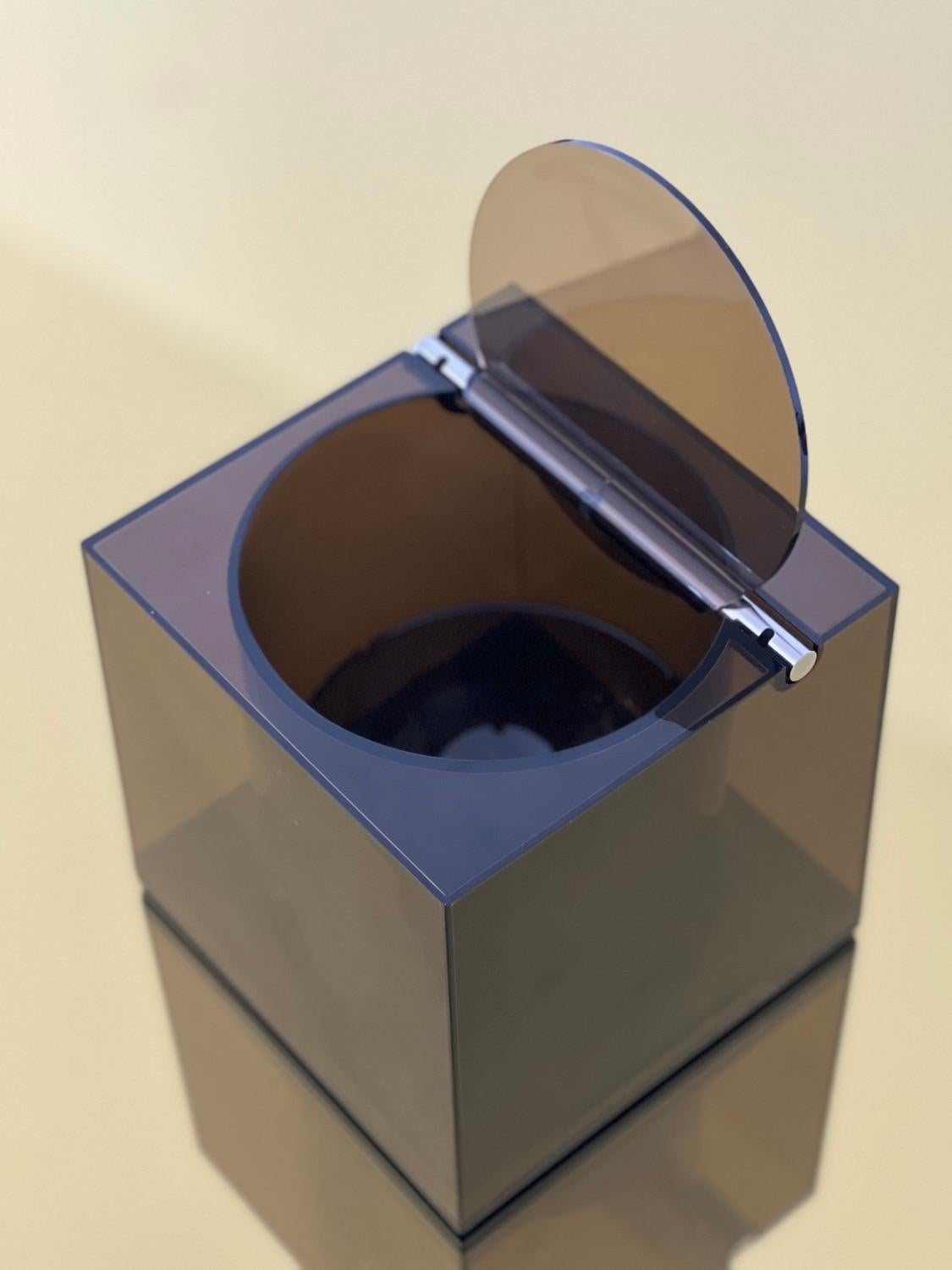 Moderniste cube plexy fumè Cini & Nils Ice Bucket Italian 1970's home accessory en vente 8