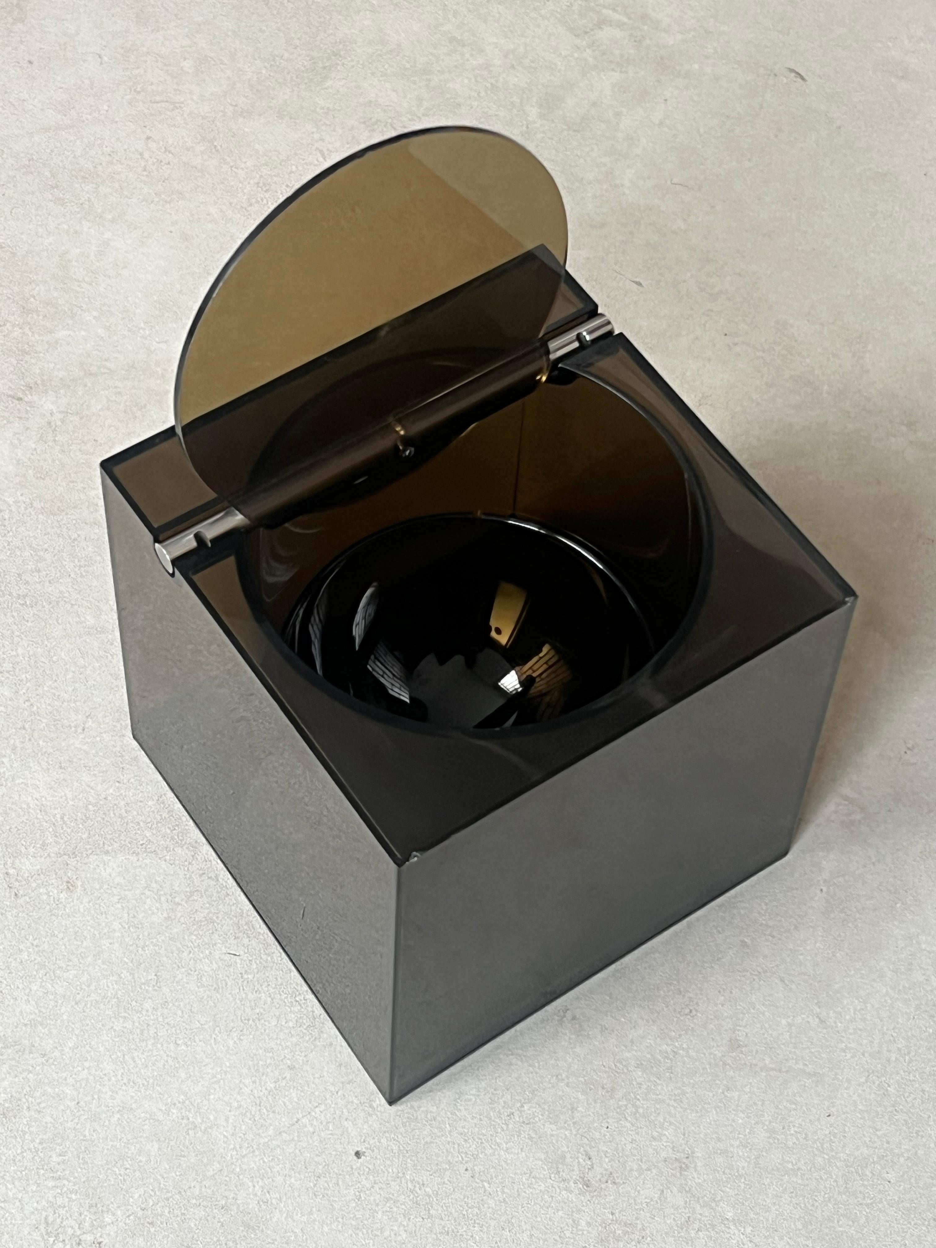 italien Moderniste cube plexy fumè Cini & Nils Ice Bucket Italian 1970's home accessory en vente