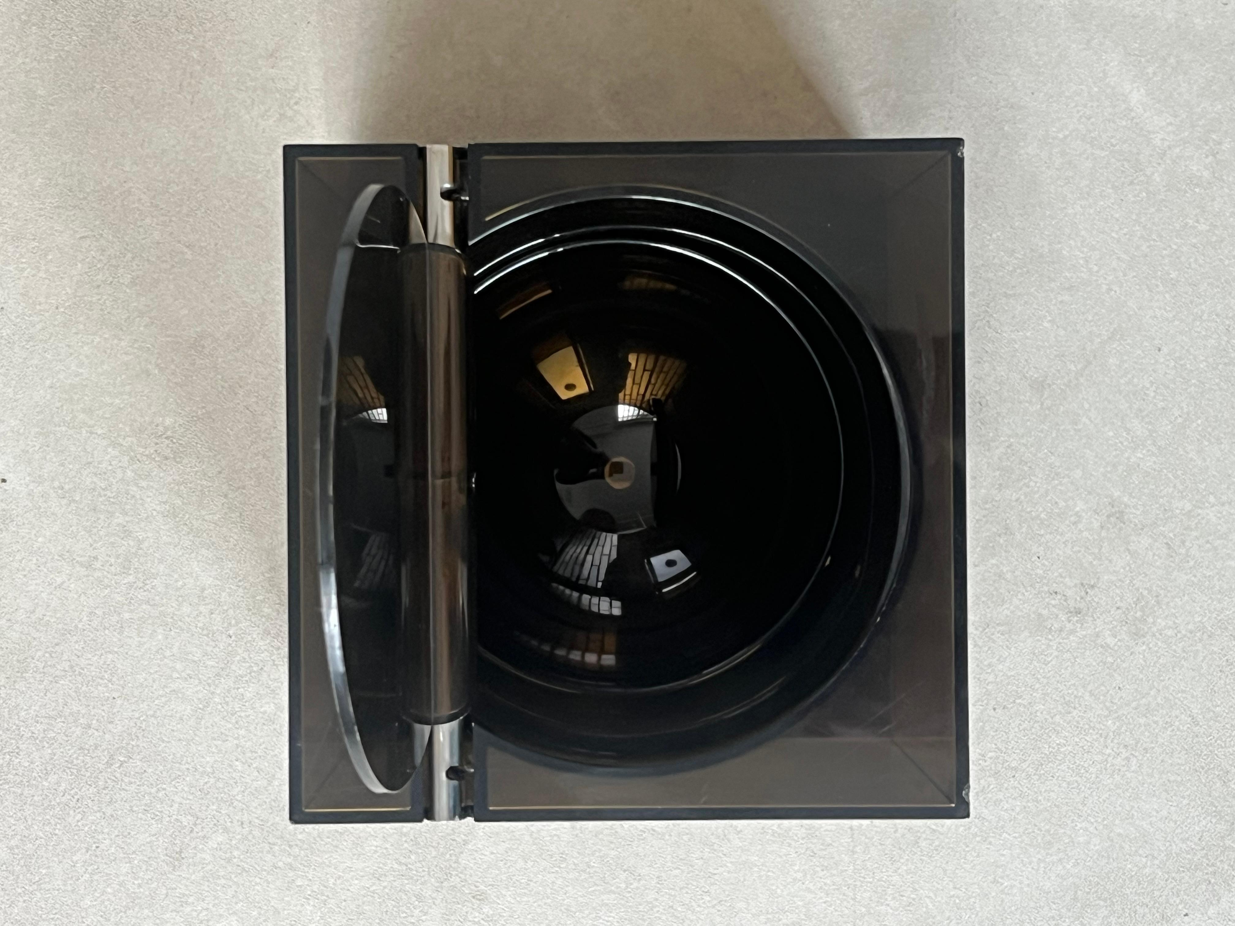 Moderniste cube plexy fumè Cini & Nils Ice Bucket Italian 1970's home accessory Bon état - En vente à Milano, IT