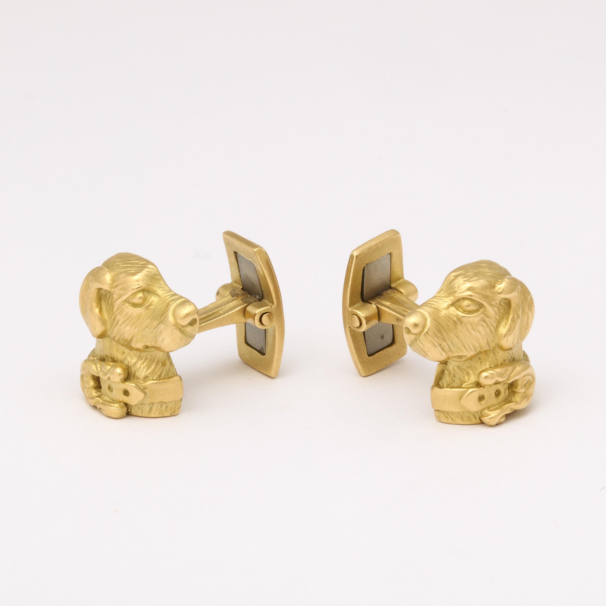 Gemelos Modernistas con Motivo Canino Golden Retriever en Oro Amarillo de 14 Quilates en Excelente estado para la venta en New York, NY