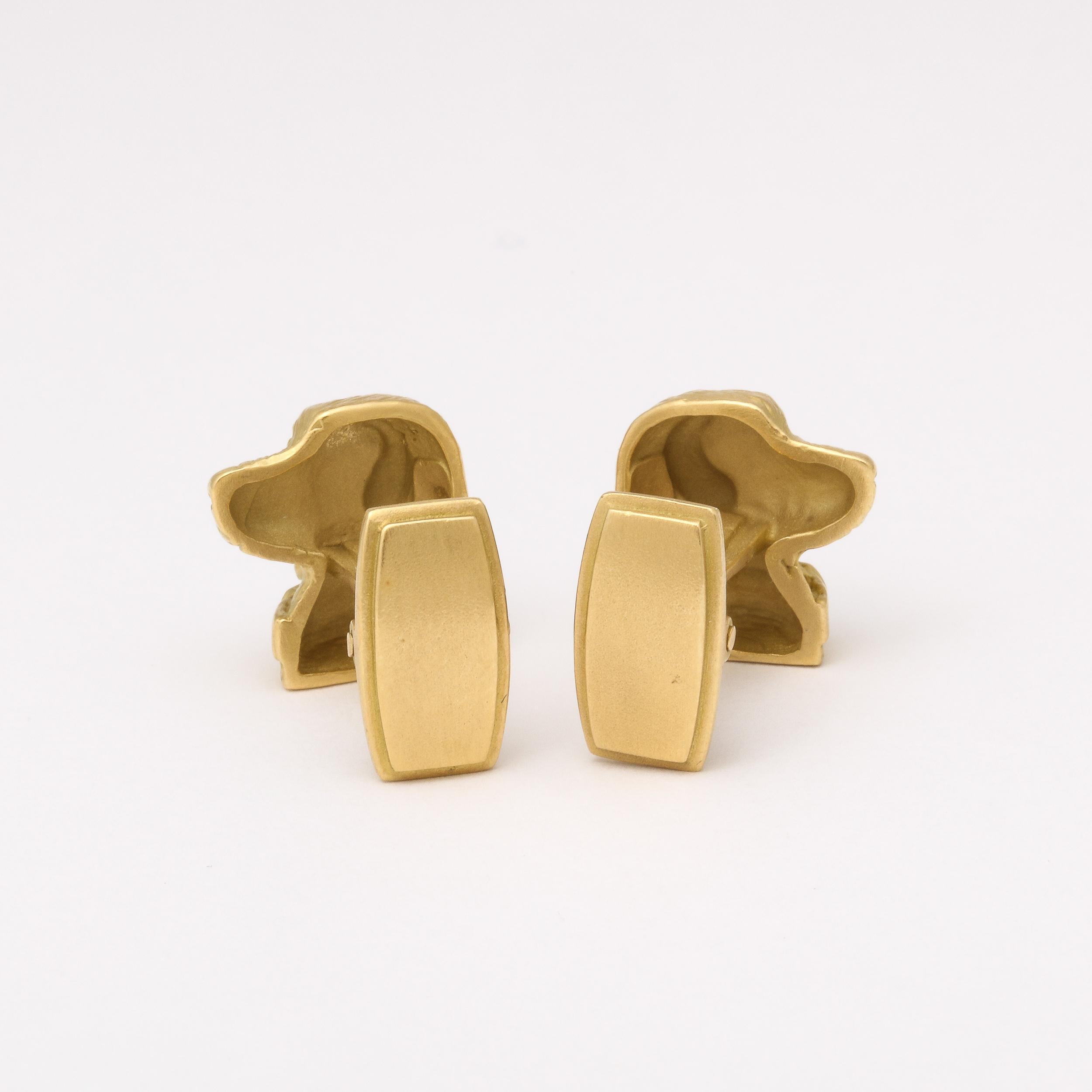 Modernist Cufflinks with Golden Retriever Canine Motif in 14 Carat Yellow Gold In Excellent Condition For Sale In New York, NY