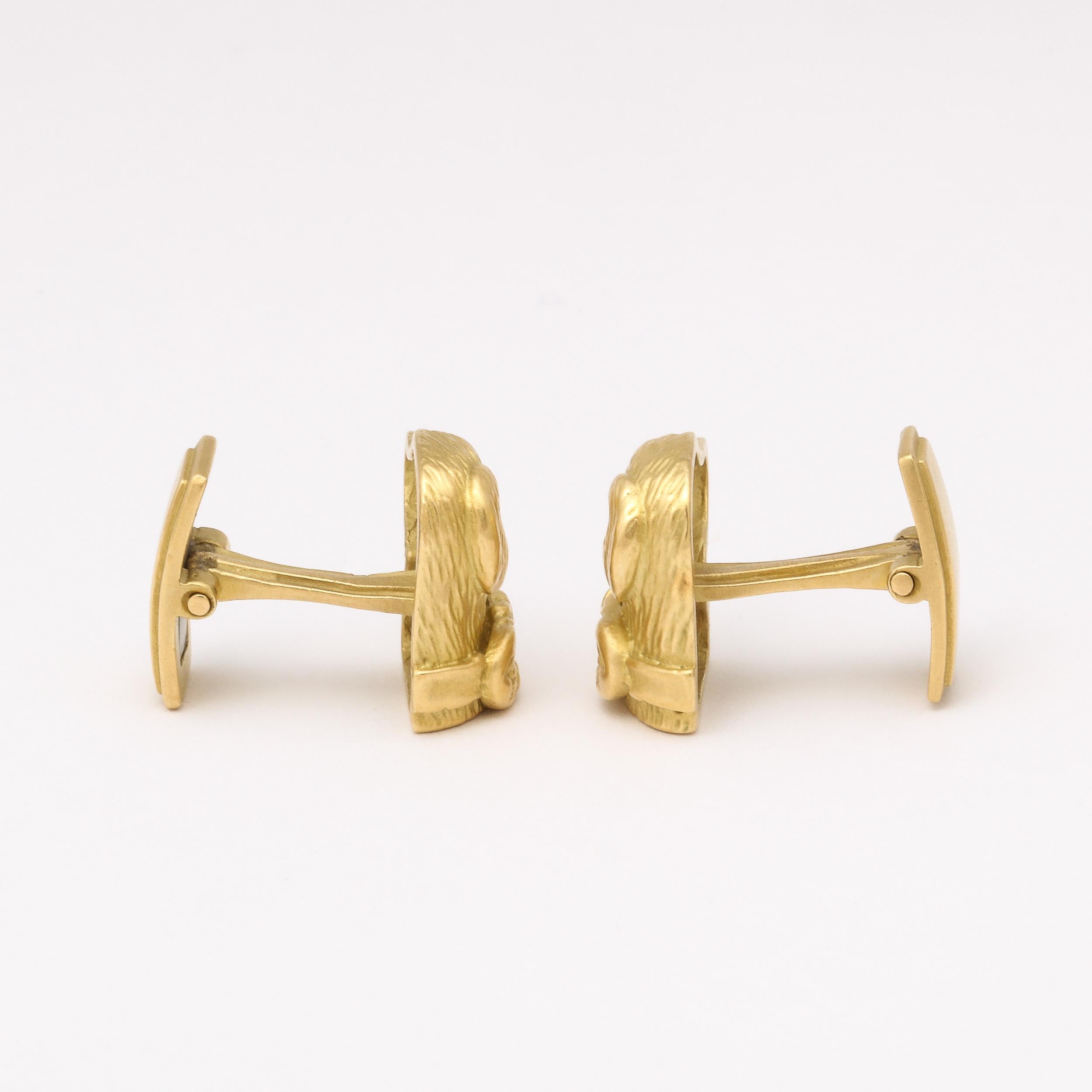 Modernist Cufflinks with Golden Retriever Canine Motif in 14 Carat Yellow Gold For Sale 1