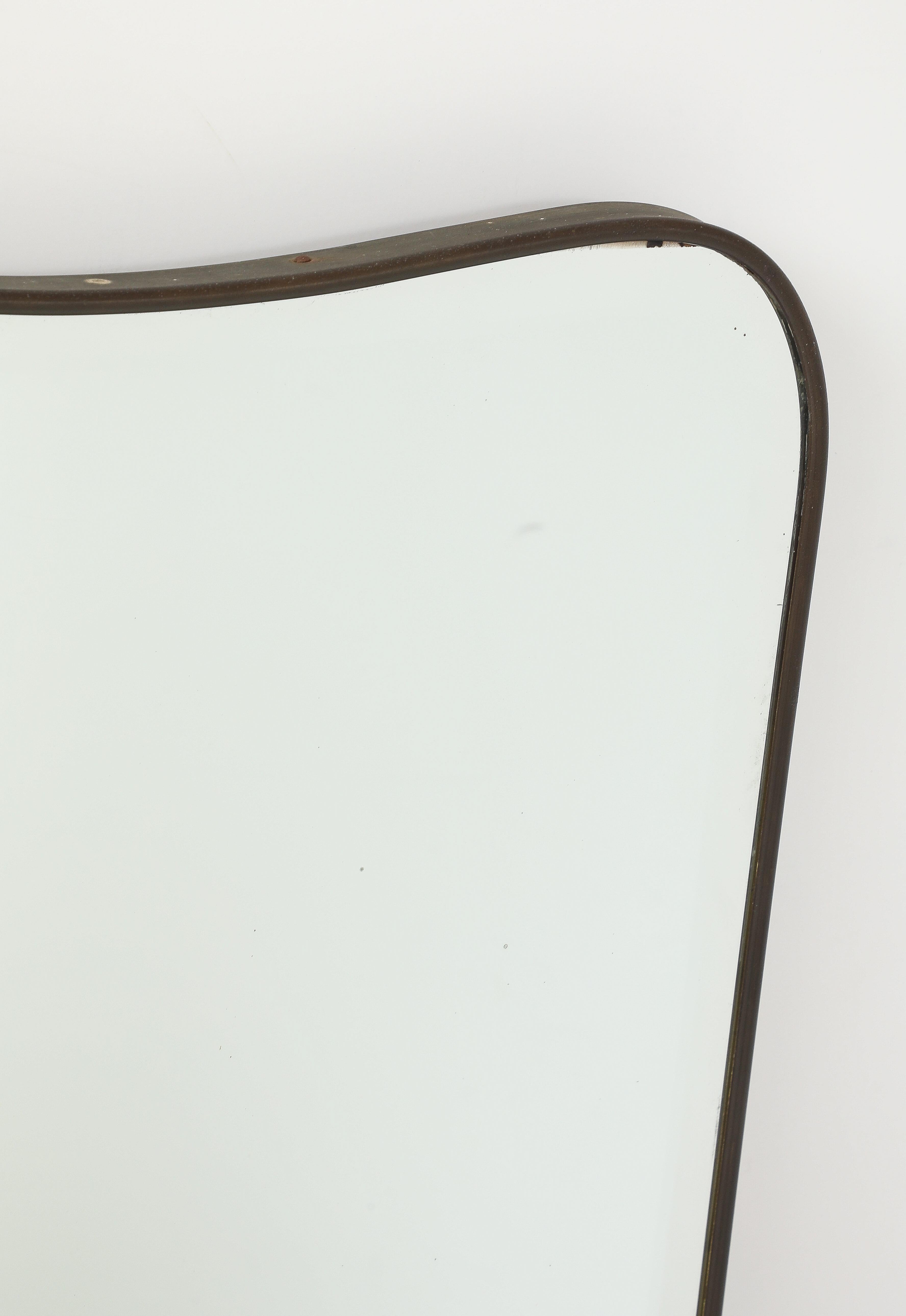 Miroir biseauté moderniste incurvé en laiton, Italie, années 1950 en vente 5