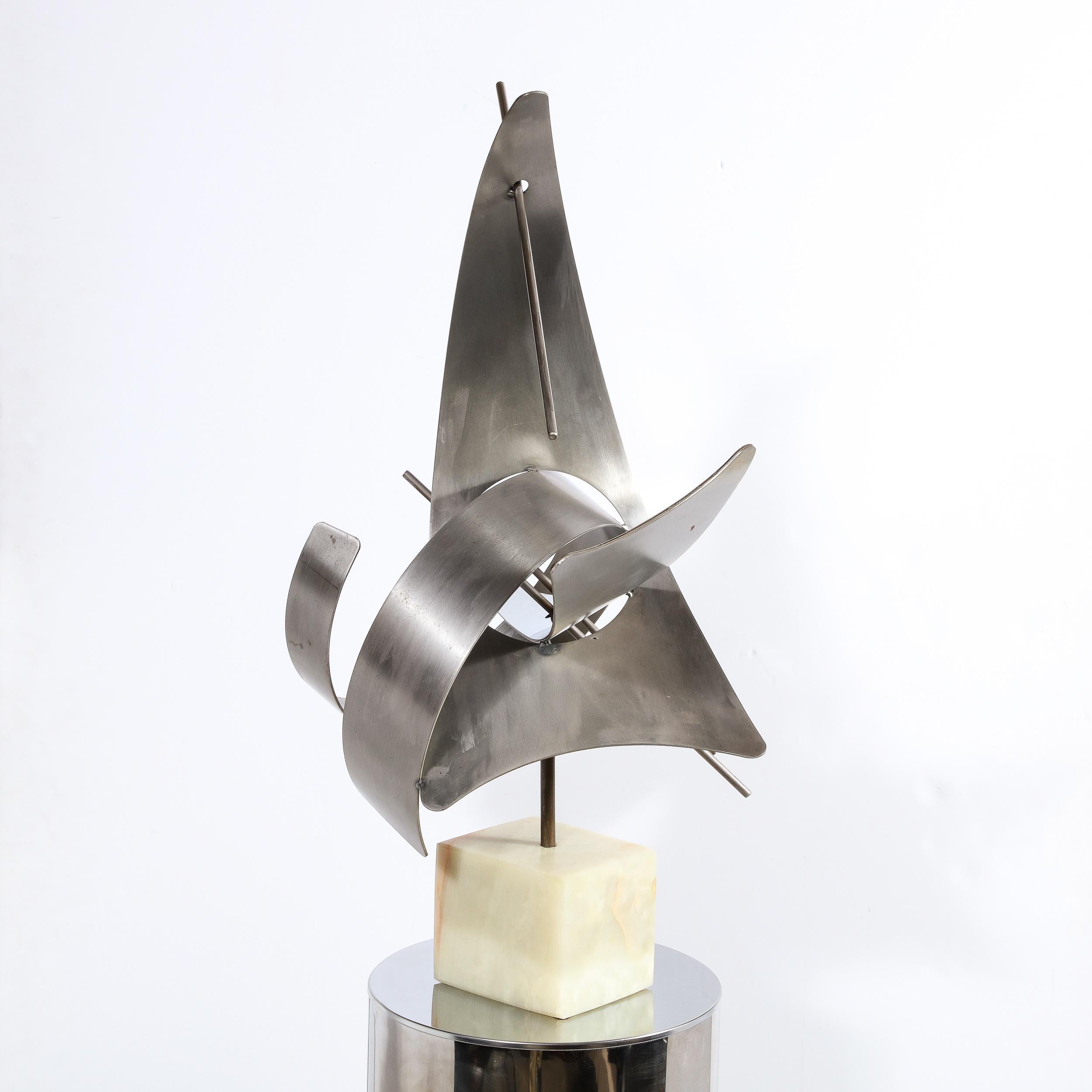 Modernistische geschwungene Skulptur aus gebürstetem Aluminium mit Onyxsockel, signiert Curtis J im Angebot 7