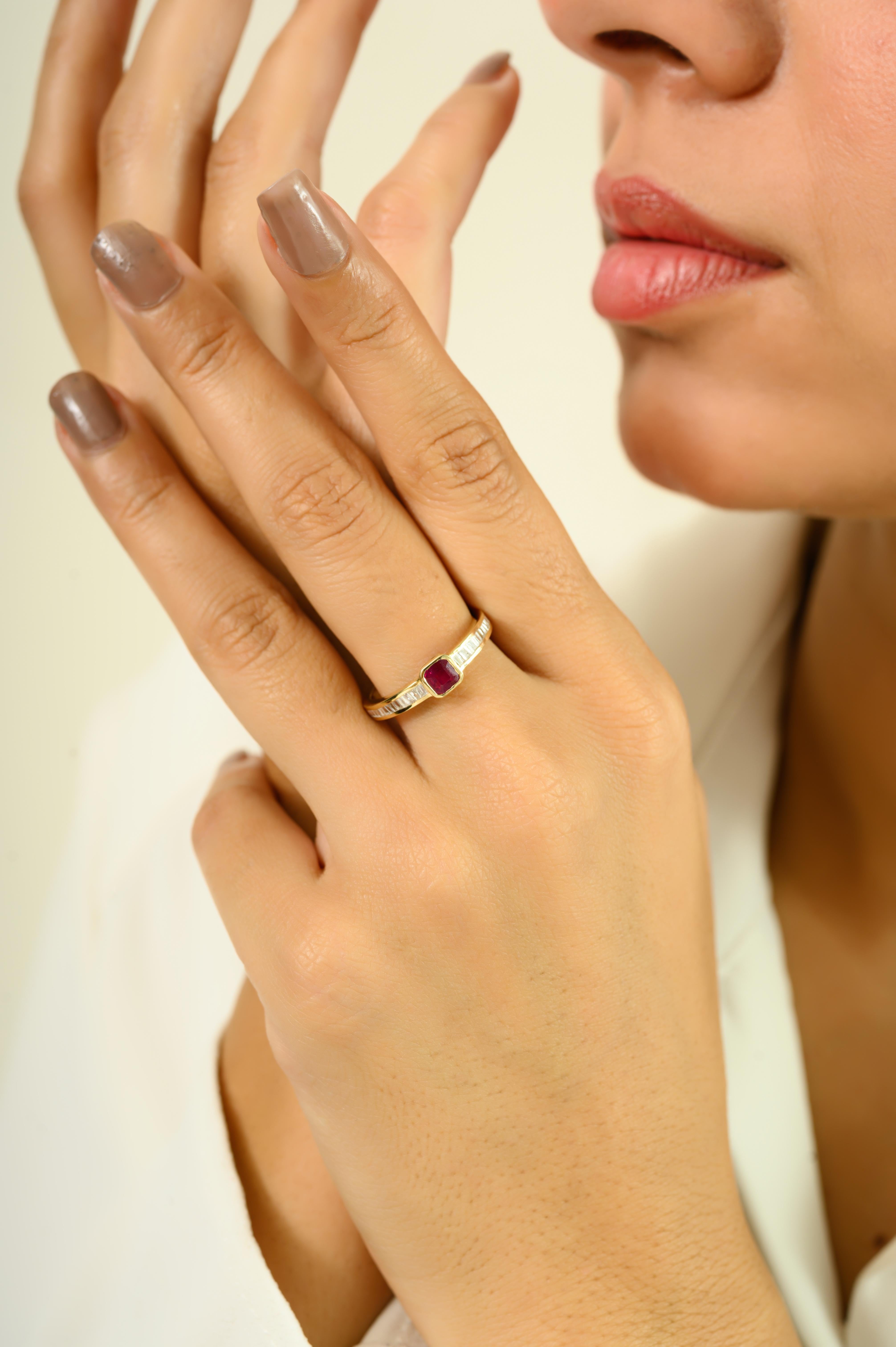 Im Angebot: Modernist Cushion Cut Ruby Diamond Baguette Band Ring in 14k massivem Gelbgold () 2