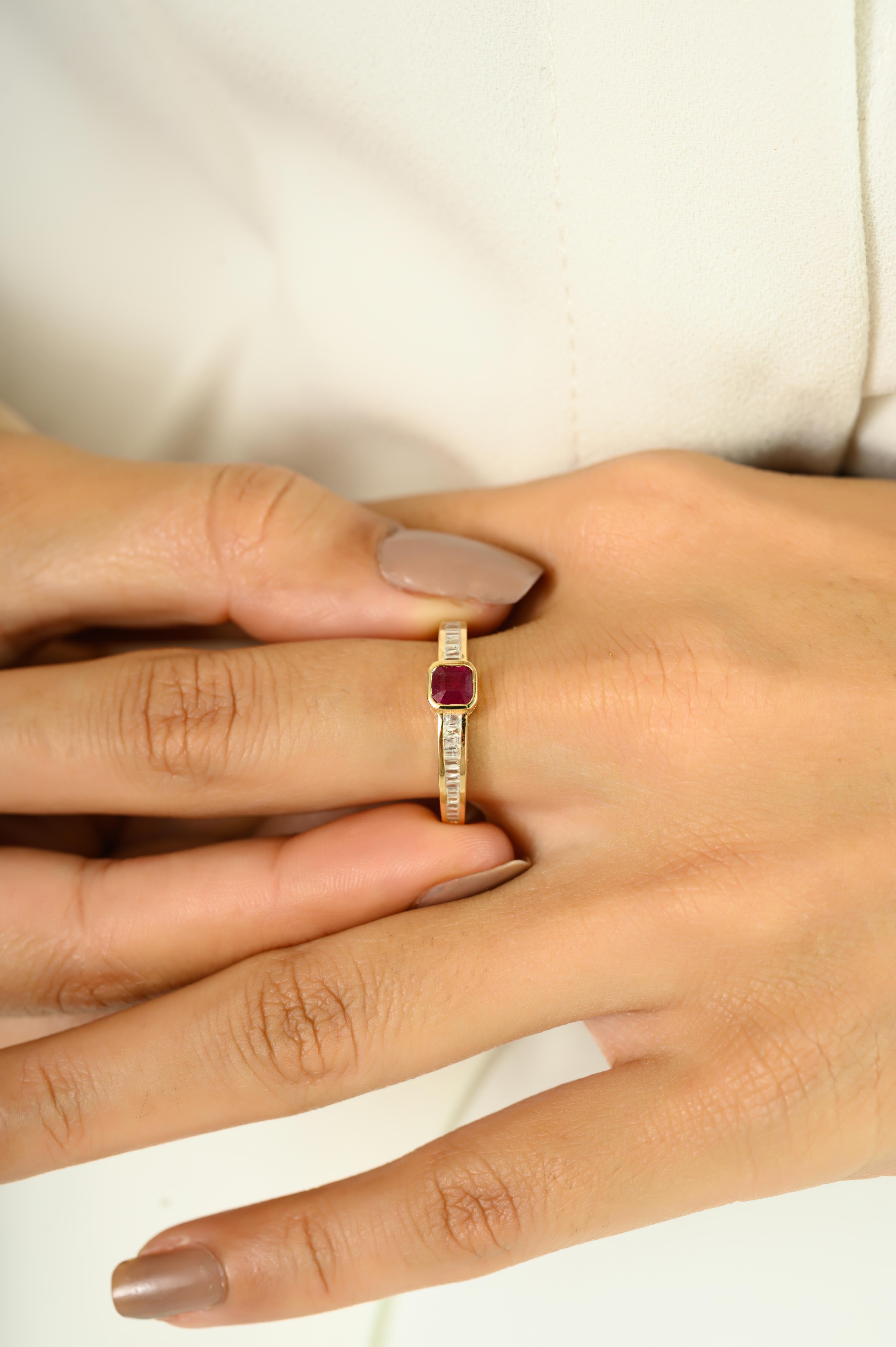 Im Angebot: Modernist Cushion Cut Ruby Diamond Baguette Band Ring in 14k massivem Gelbgold () 6