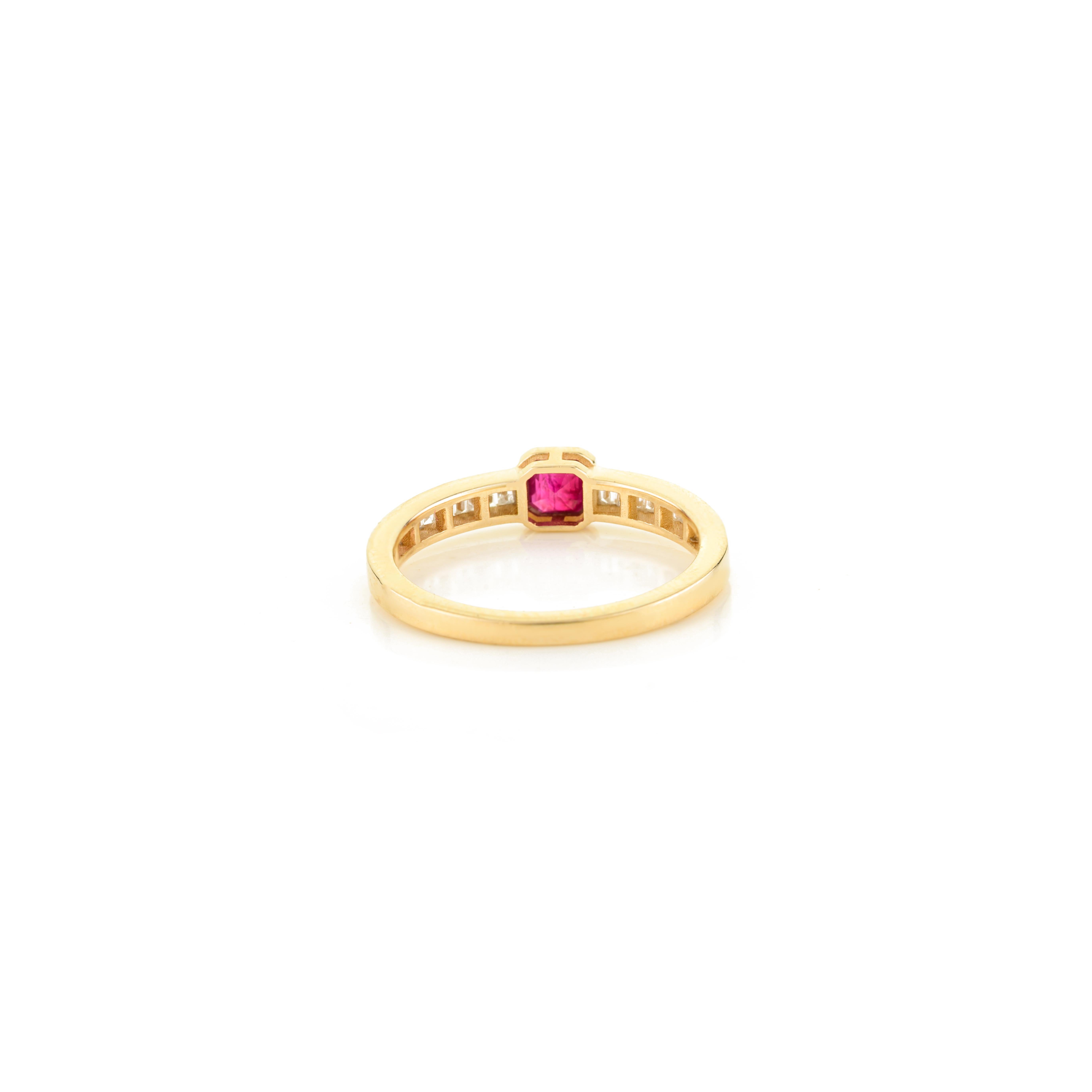 Im Angebot: Modernist Cushion Cut Ruby Diamond Baguette Band Ring in 14k massivem Gelbgold () 7