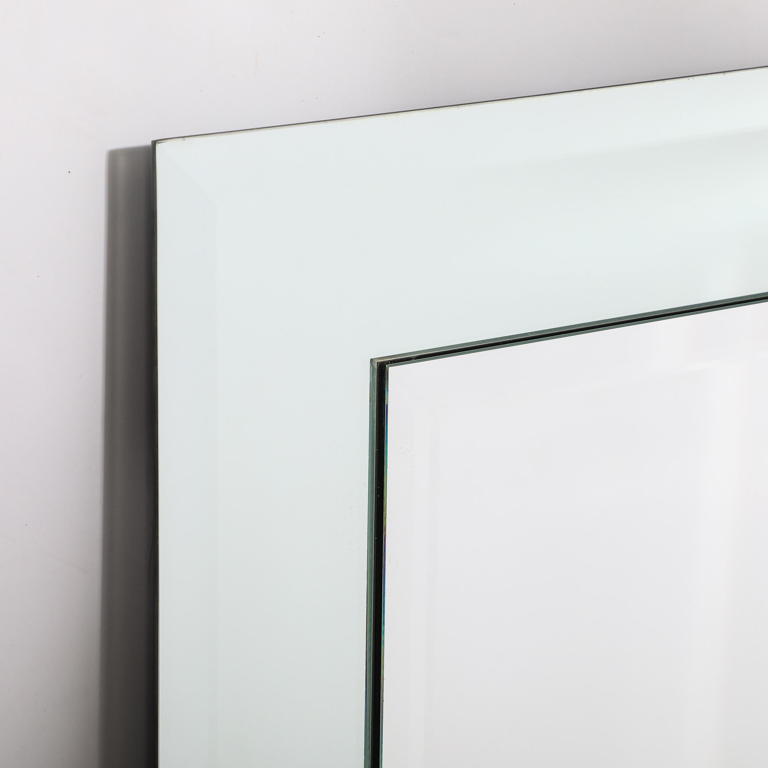 Modernistischer, rechteckiger Spiegel mit zwei Ebenen und abgeschrägten Details im Angebot 5