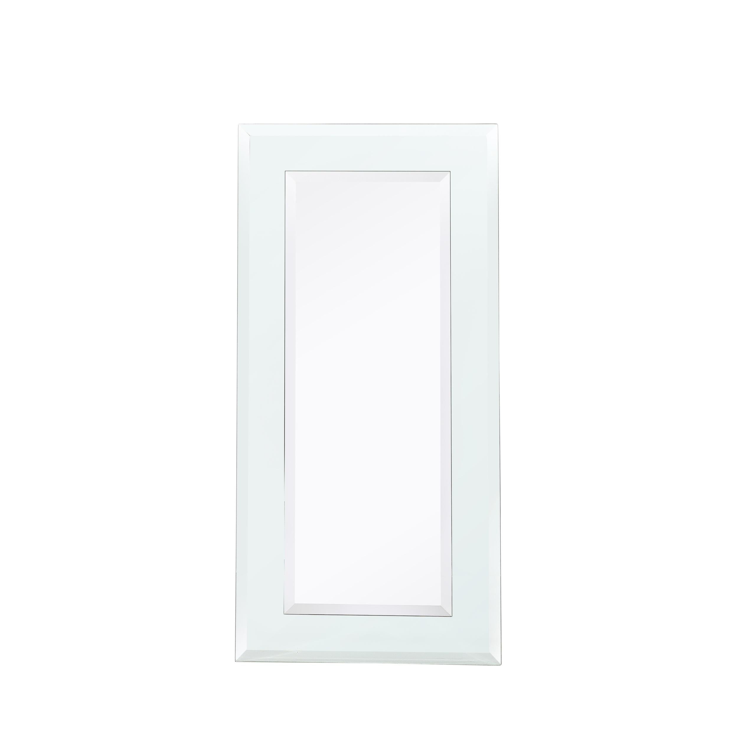 Ce miroir rectangulaire à deux niveaux, minimaliste et magnifiquement fabriqué, provient des États-Unis au cours du 21e siècle. Présente un profil rectangulaire vertical composé de deux niveaux de miroir biseauté, hautement réfléchissant, avec de