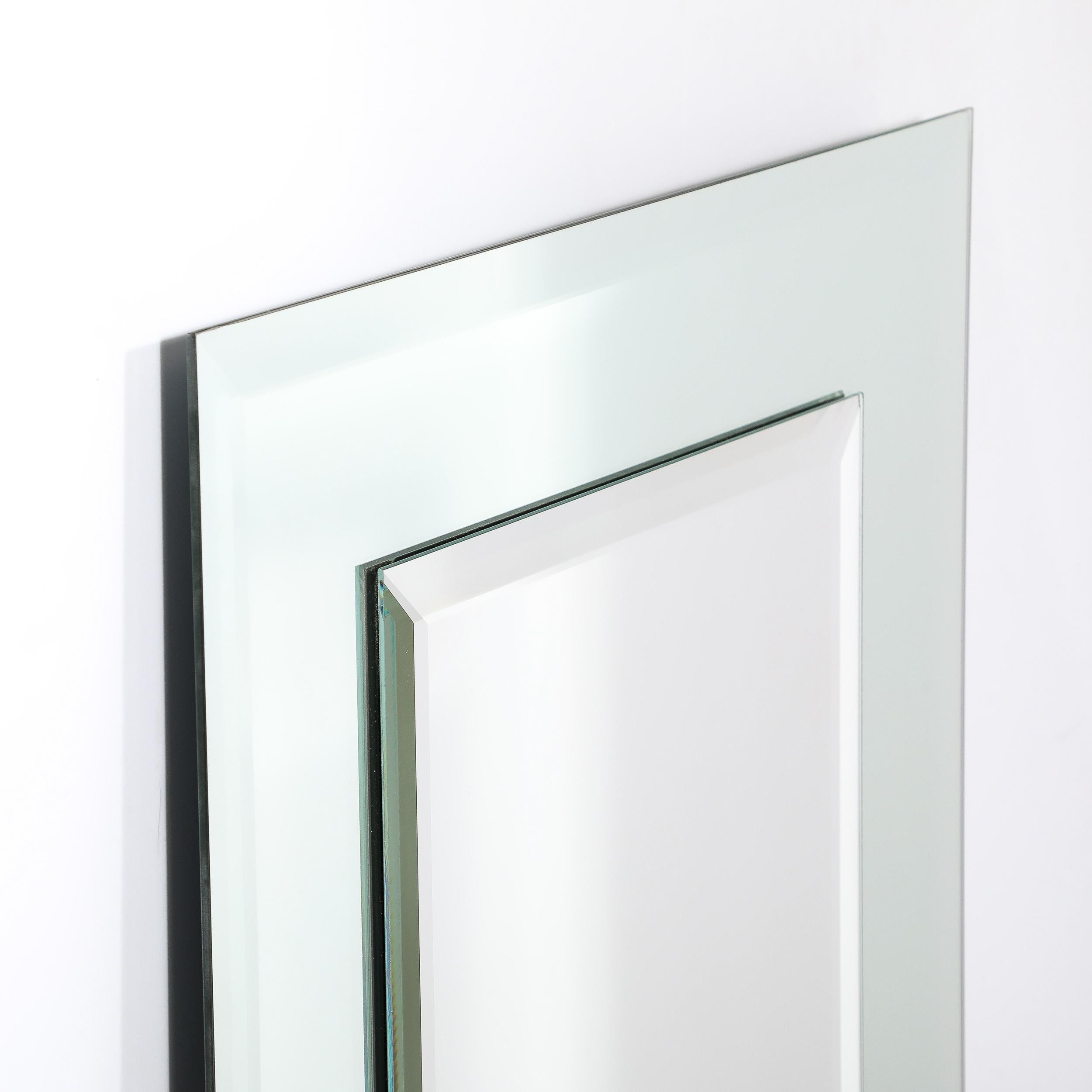 Américain Miroir rectangulaire moderniste à deux niveaux avec détails biseautés en vente