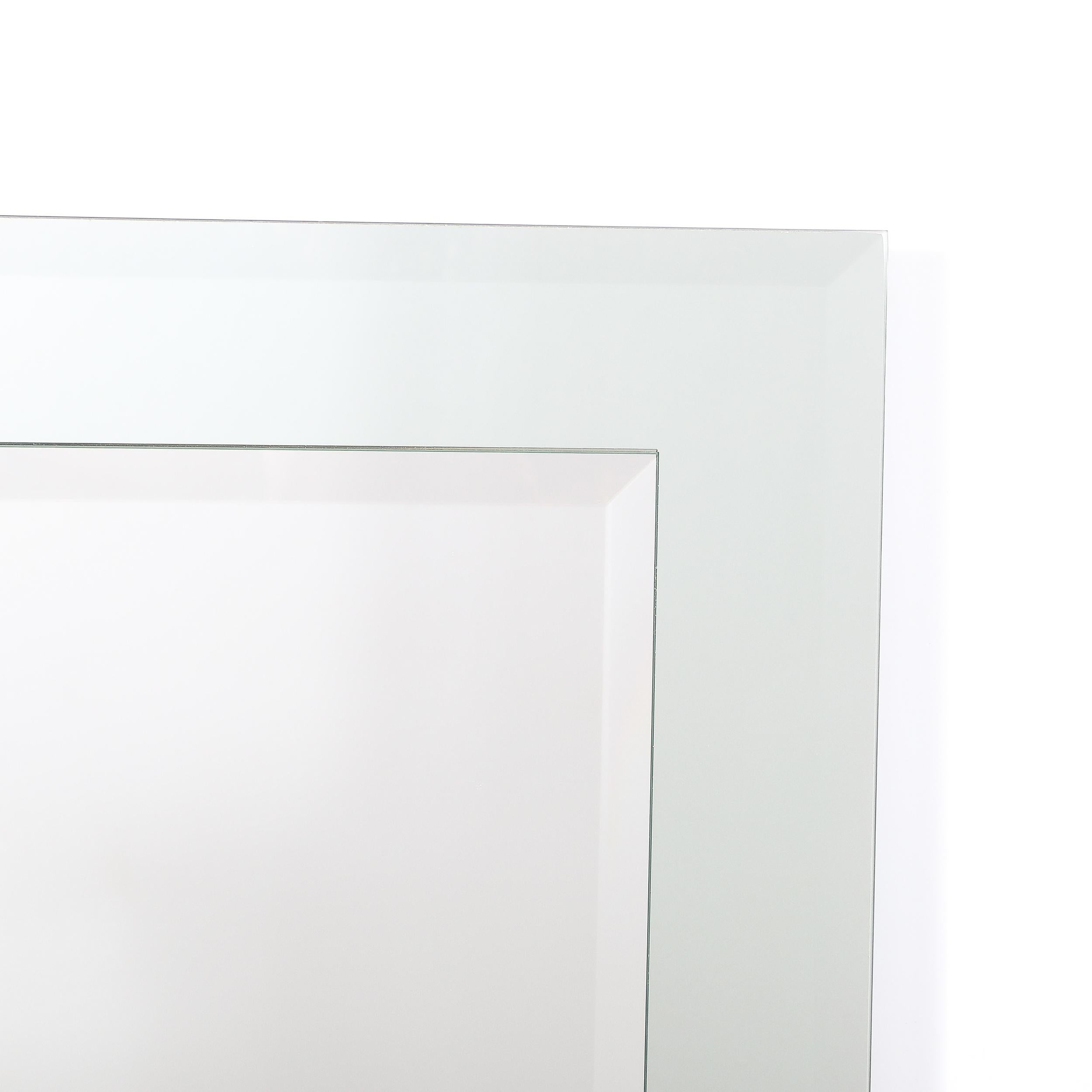 XXIe siècle et contemporain Miroir rectangulaire moderniste à deux niveaux avec détails biseautés en vente