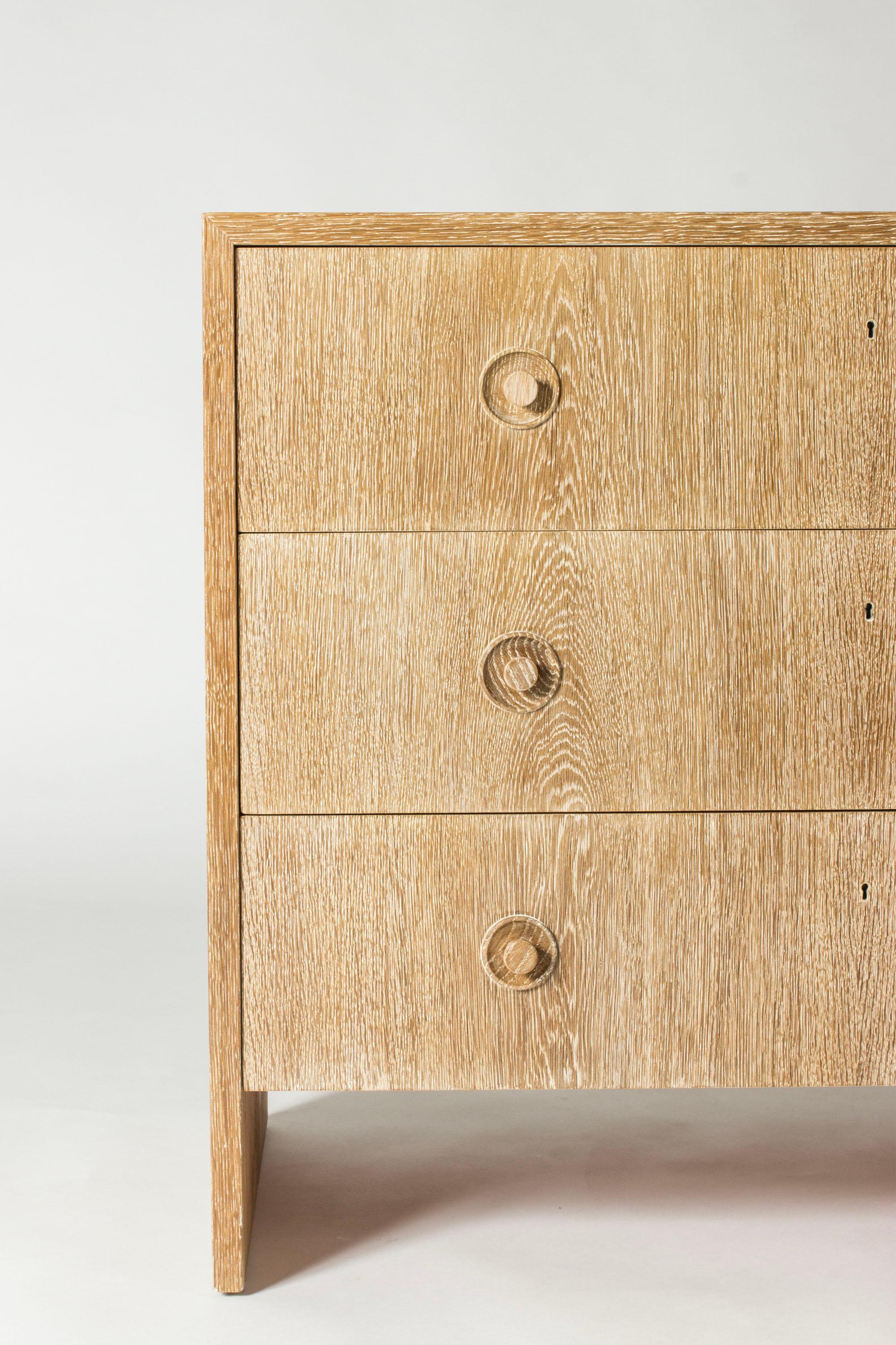 Striking “Dagmar” chest of drawers by Axel Einar Hjorth, made from oak in an elegant, timeless functionalist design. Washed oak that accentuates the woodgrain, sculpted knob handles.