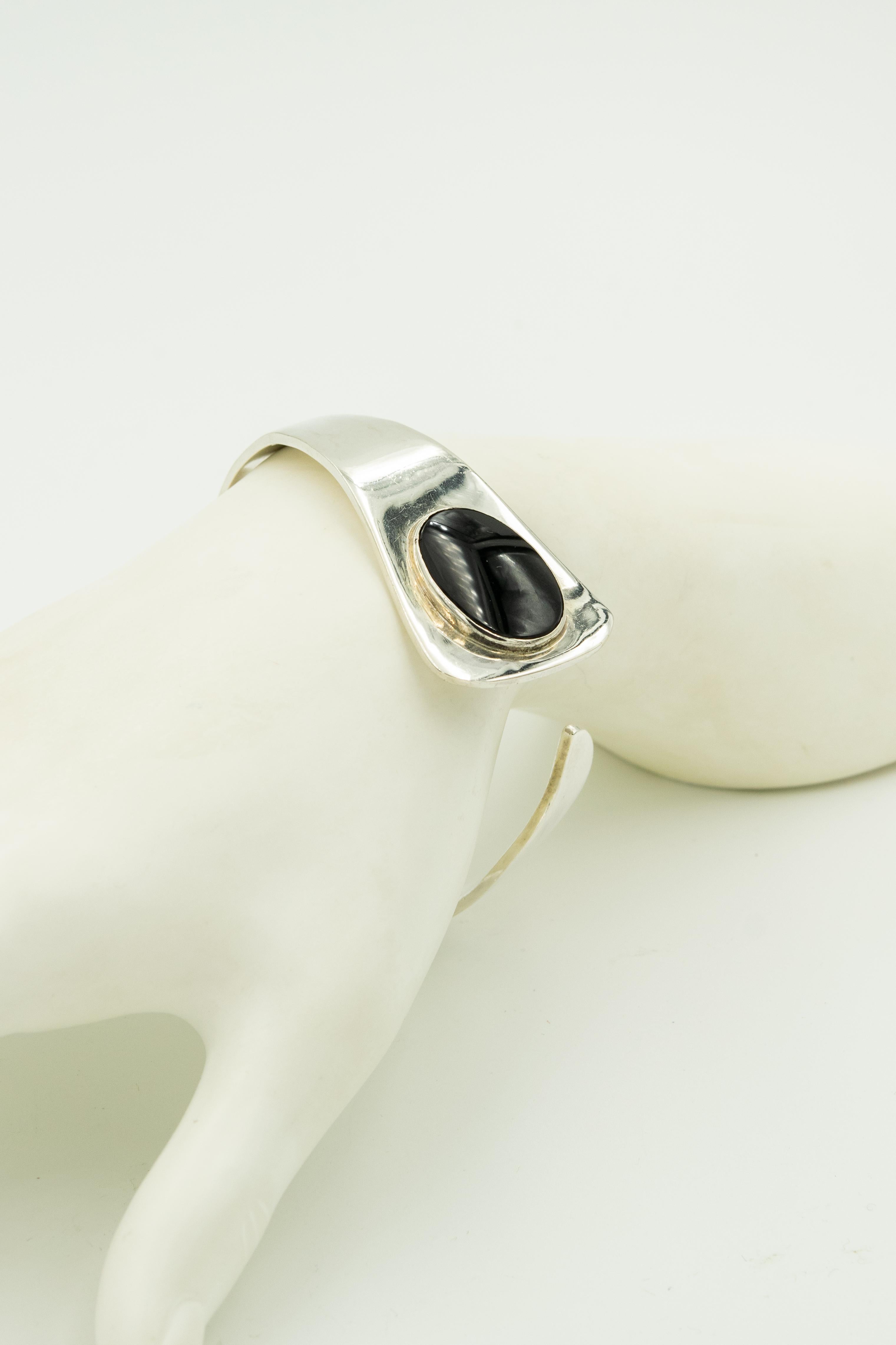 Bracelet danois moderniste en argent sterling et onyx par A. Mik and Earrings par NE From 1