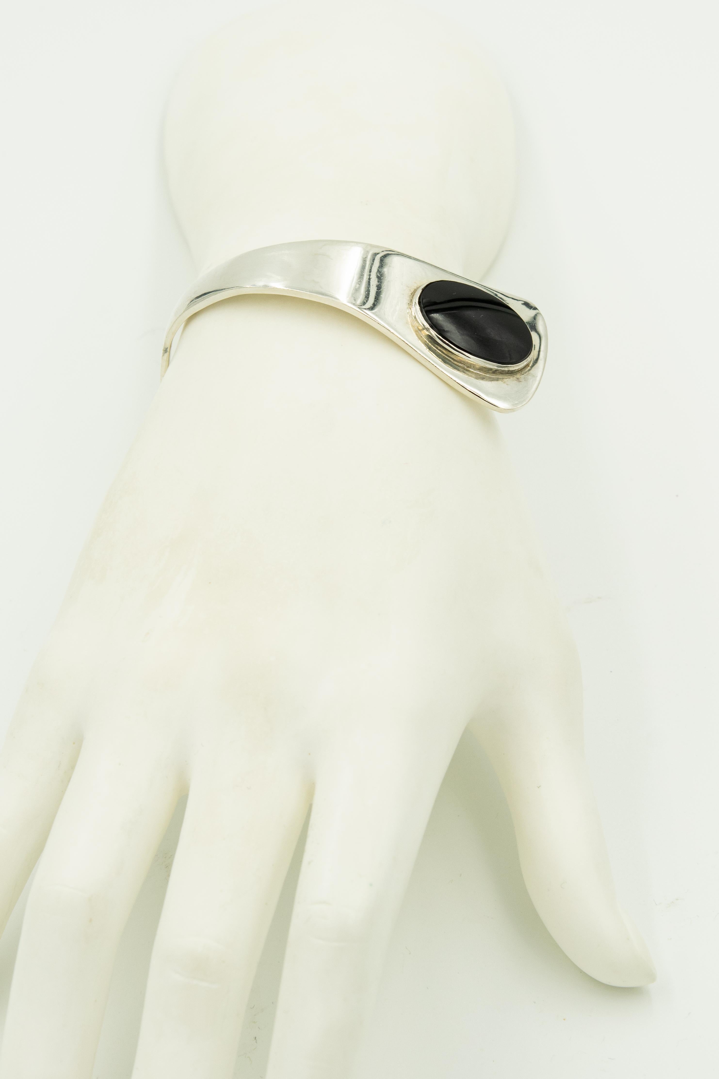 Bracelet danois moderniste en argent sterling et onyx par A. Mik and Earrings par NE From 2