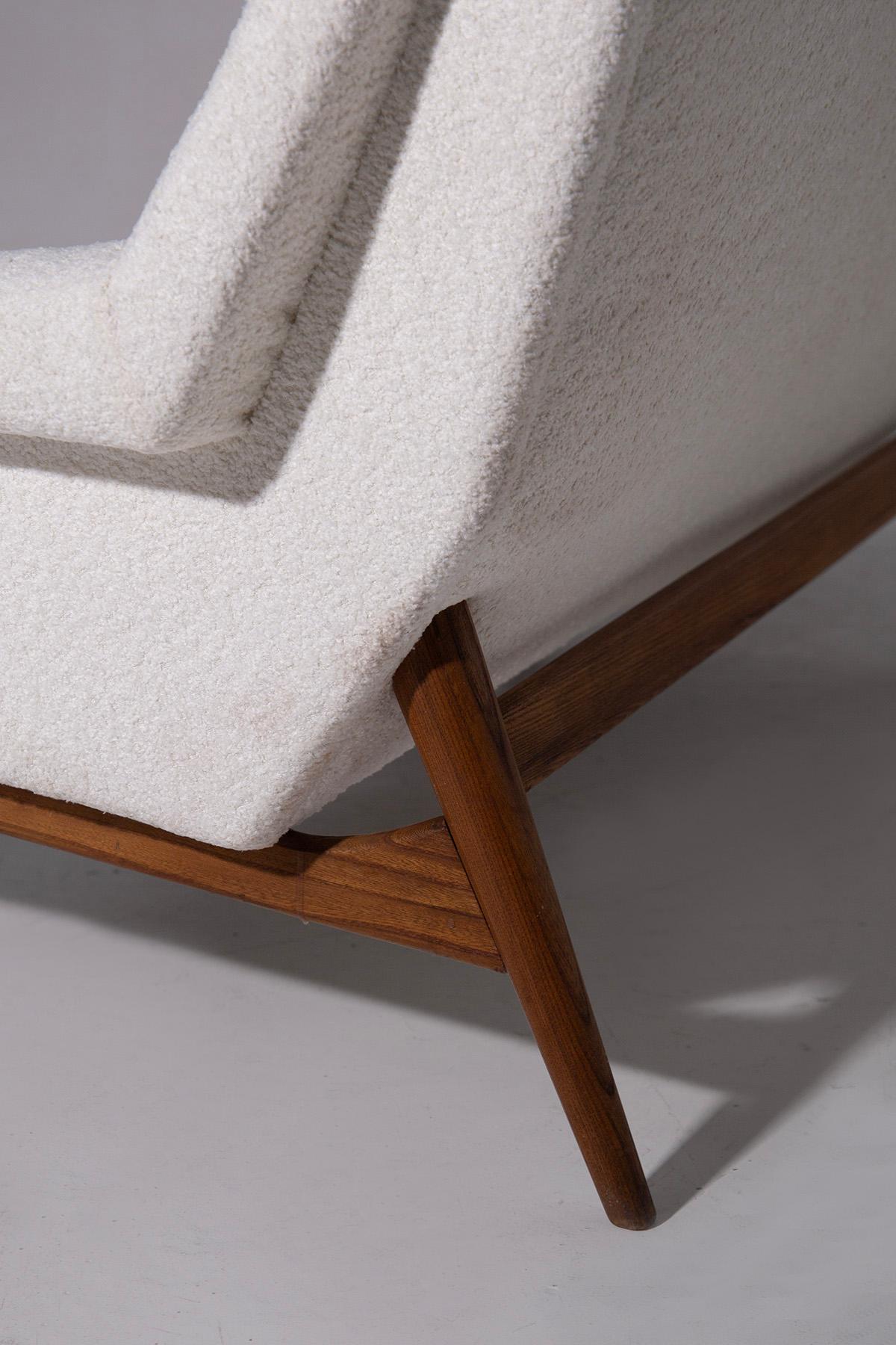 Modernist Danish vintage sofa in white bouclé For Sale 4