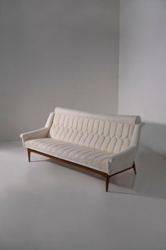 Modernist Danish vintage sofa in white bouclé