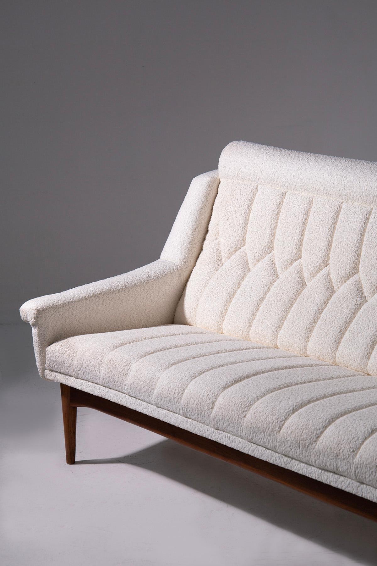 Modernist Danish vintage sofa in white bouclé For Sale 1