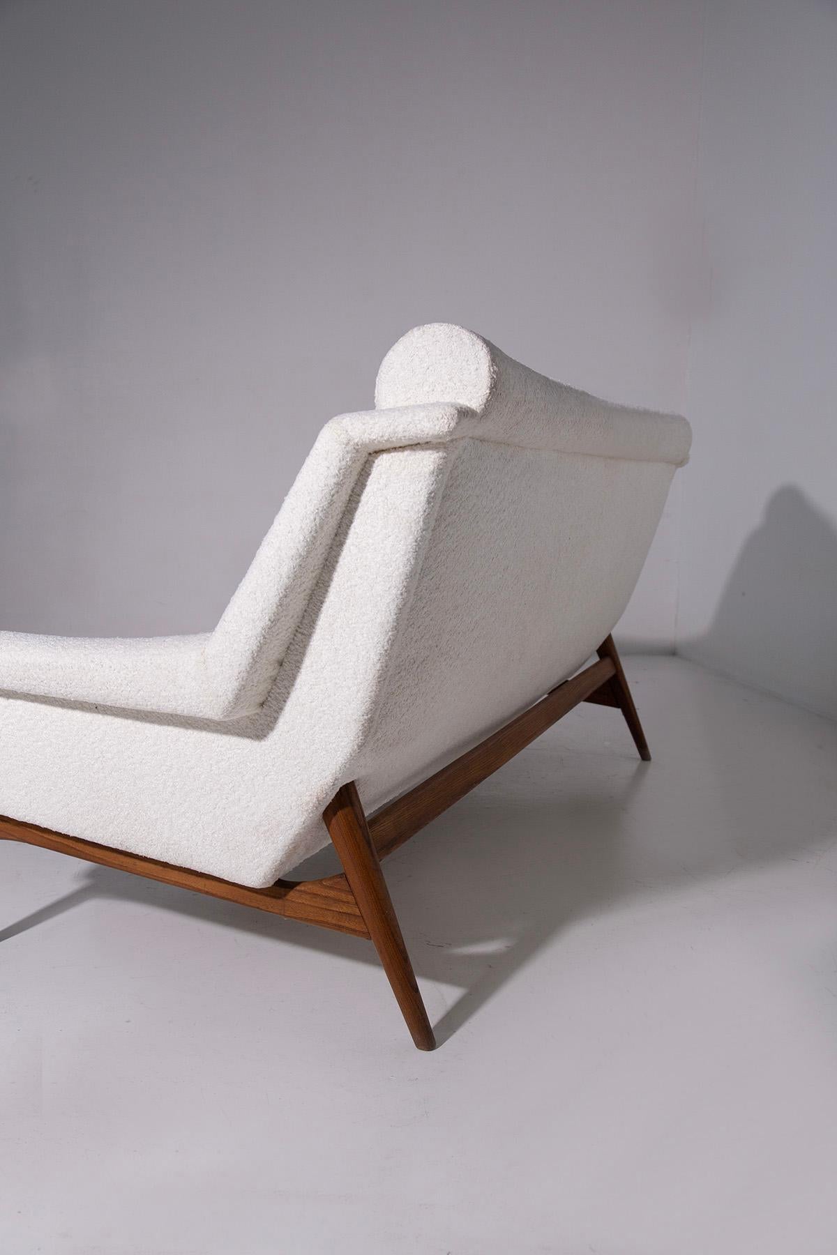 Modernist Danish vintage sofa in white bouclé For Sale 2