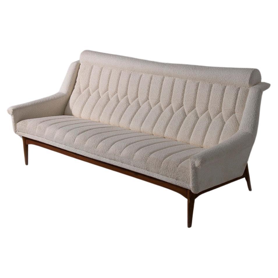 Modernist Danish vintage sofa in white bouclé For Sale