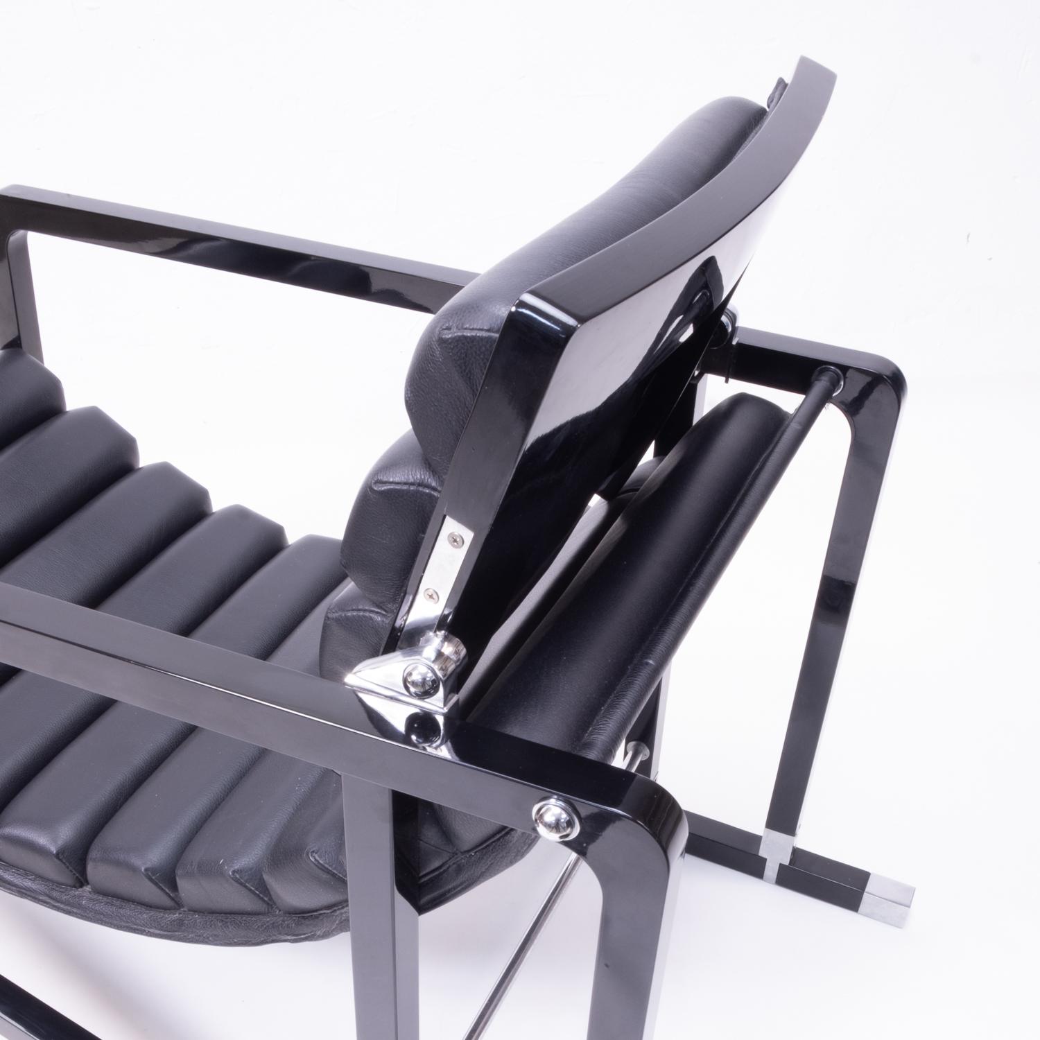 Modernist Design Classic, Eileen Gray Transat Lounge Chair 3
