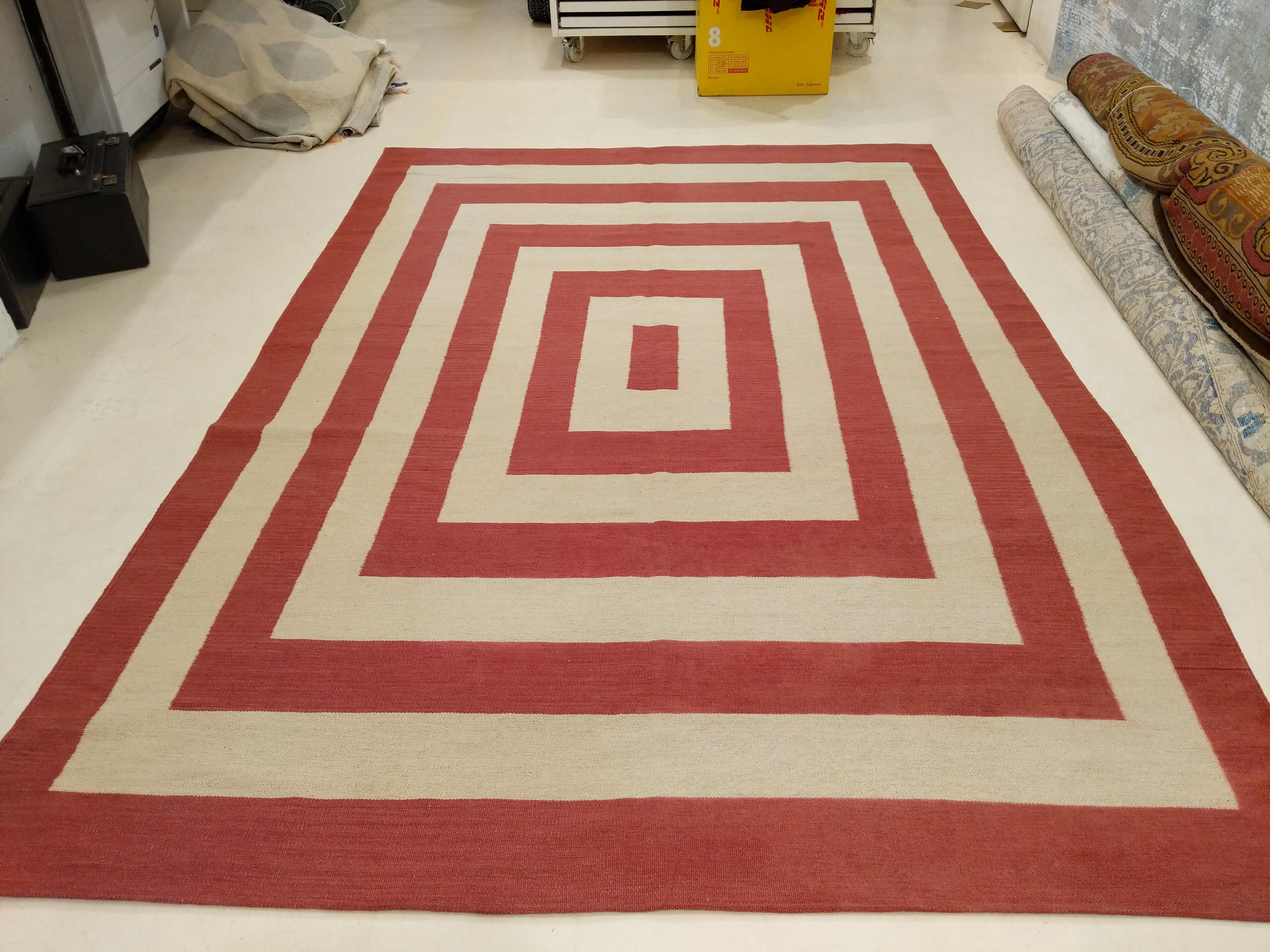 Modernist Design Kilim Rug with Concentric Red Rectangles on an Ivory Background For Sale 2