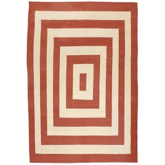 Modernistischer Kelim-Teppich im modernistischen Design mit konzentrischen roten Rechtecken auf elfenbeinfarbenem Hintergrund