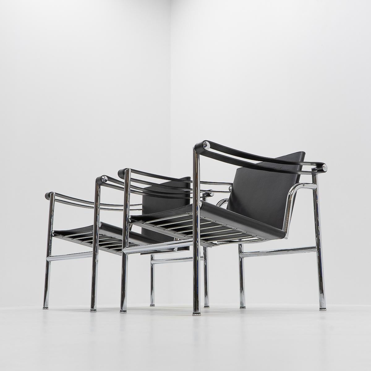 Modernist Design LC1 Chairs by Le Corbusier, Jeanneret, Perriand for Cassina For Sale 2