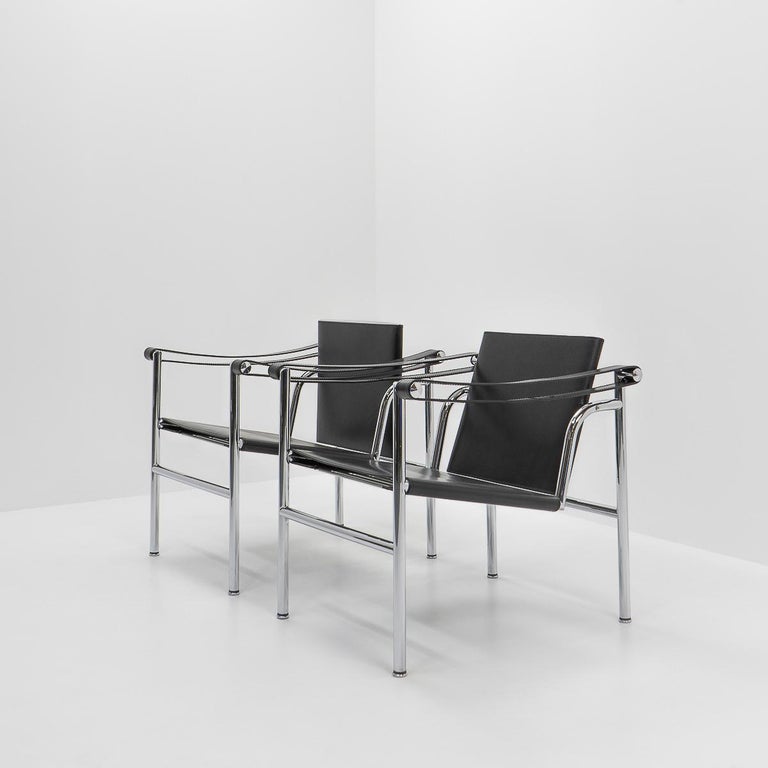 Modernist Design LC1 Chairs by Le Corbusier, Jeanneret, Perriand for Cassina For Sale 3