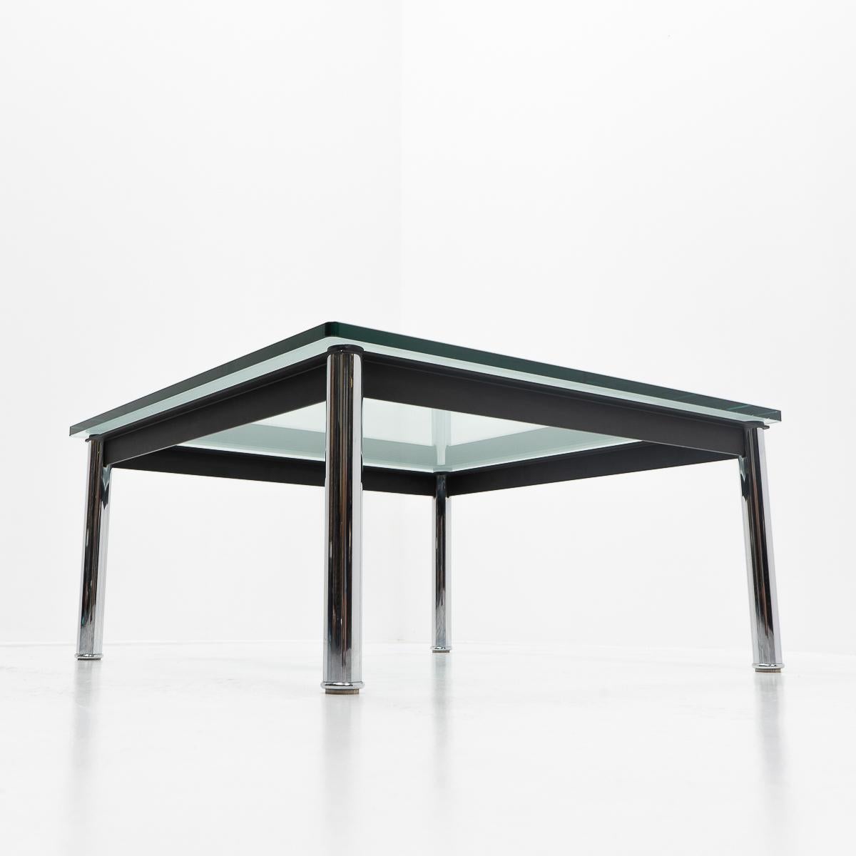 Modernist Design LC10 Coffee Table by Le Corbusier for Cassina In Good Condition In Renens, CH
