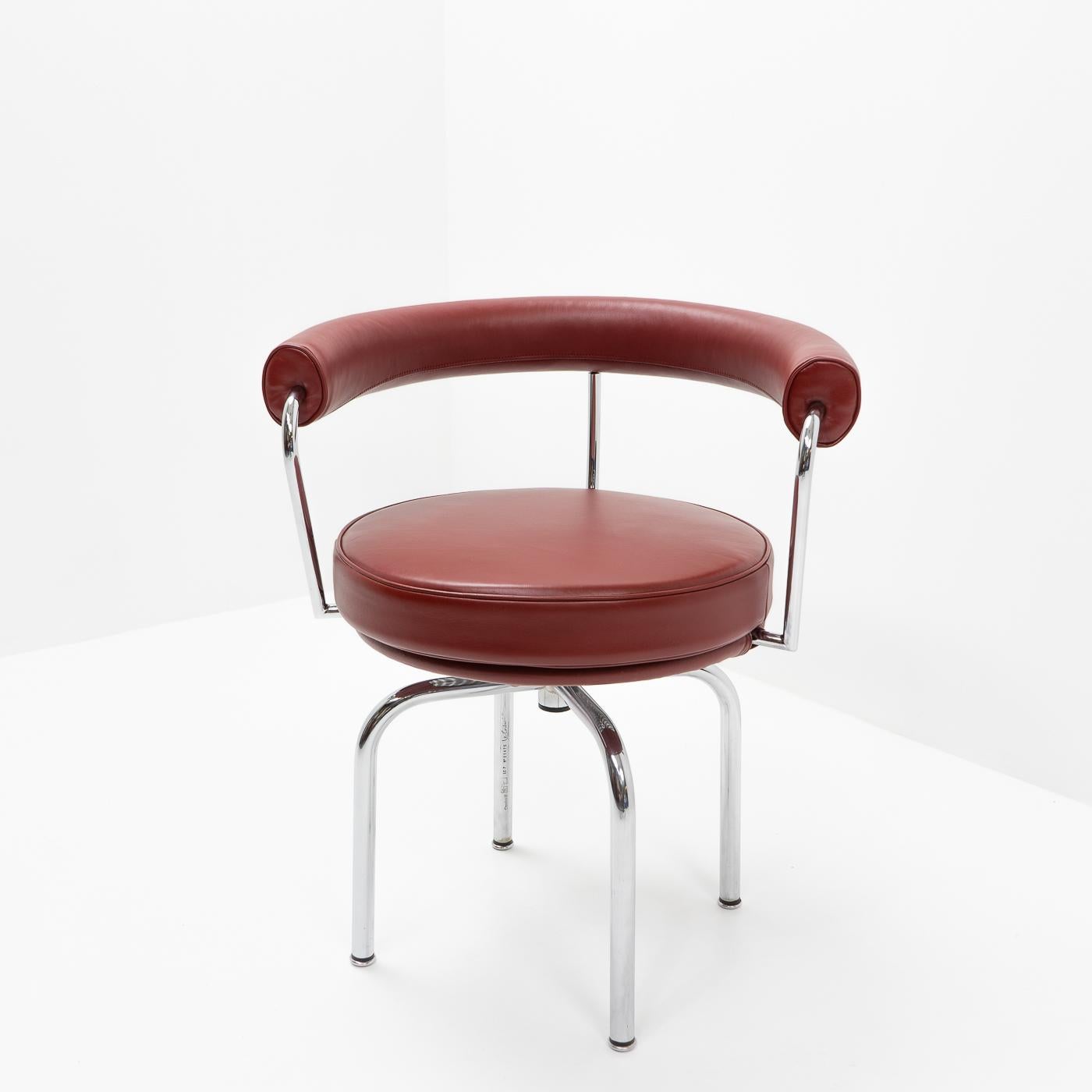 Even though this chair is part of the “LC” collection in production by Cassina, the actual design of this piece was designed by Charlotte Perriand, together with the matching LC8 stool.

Perriand designed this chair for her own apartment in Paris
