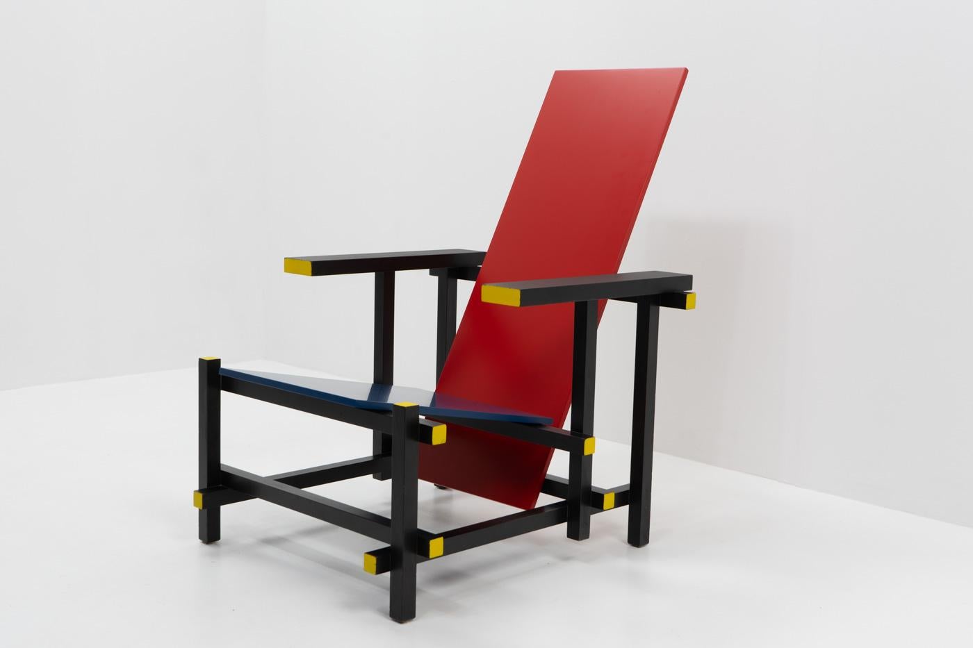 Rietveld-Stuhl in Rot und Blau im modernistischen Design von Cassina, 1970er Jahre im Zustand „Gut“ im Angebot in Renens, CH