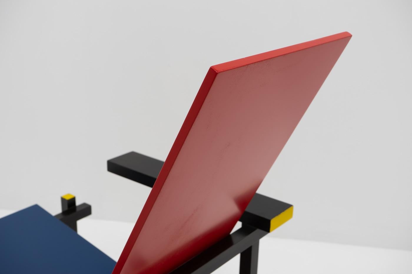 Rietveld-Stuhl in Rot und Blau im modernistischen Design von Cassina, 1970er Jahre (Buchenholz) im Angebot
