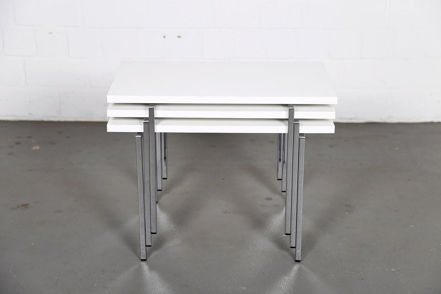 Tables empilables au design moderniste de Trix & Robert Haussmann pour Swiss Form en vente 9
