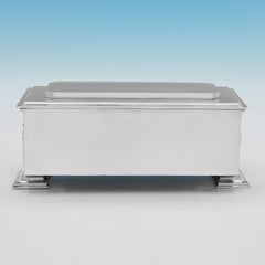 Modernist Design Sterling Silver Cigarette Box, Garrard & Co. London, 1973