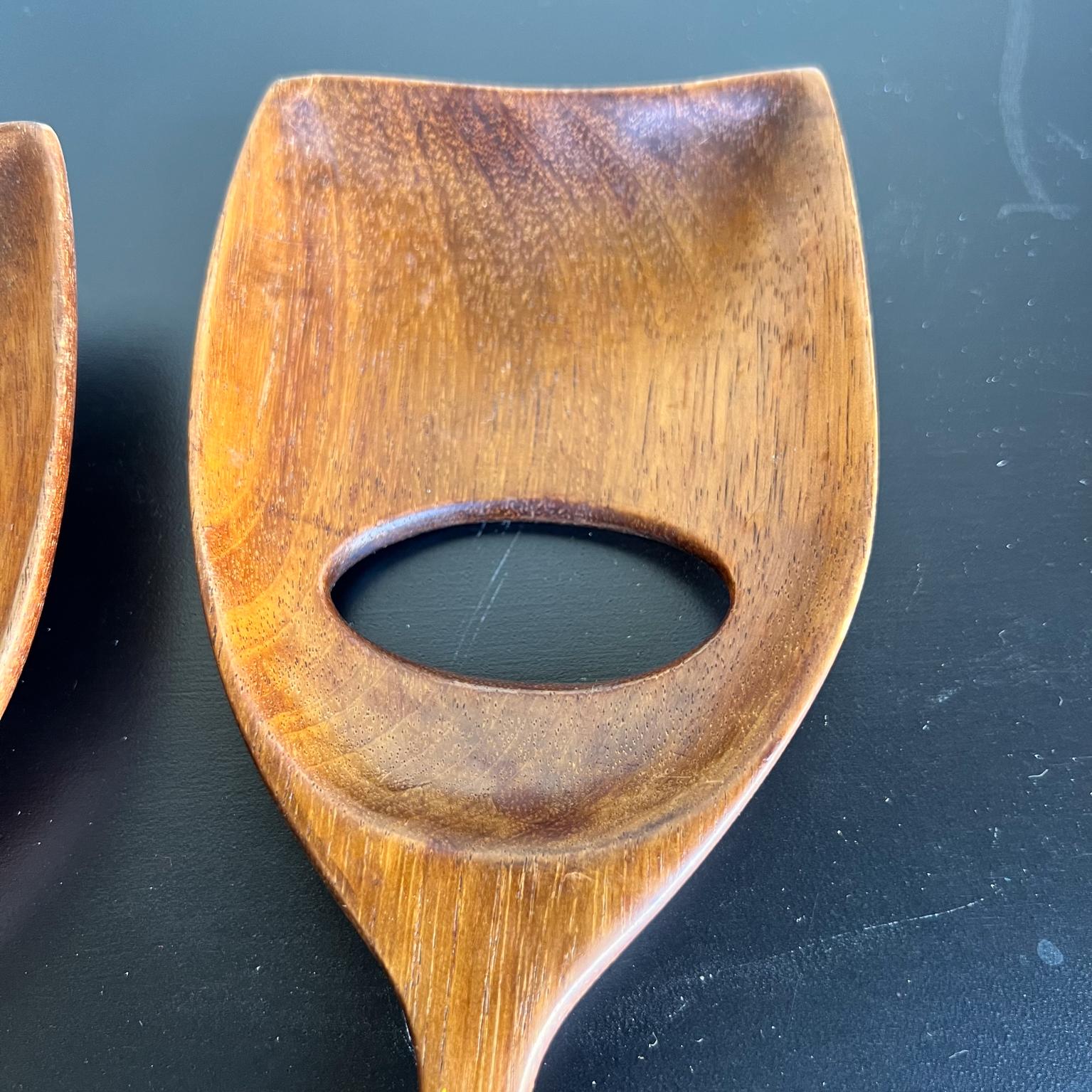 Juego de Servidor de Ensalada de Madera Haitiana de Diseño Modernista en venta 5