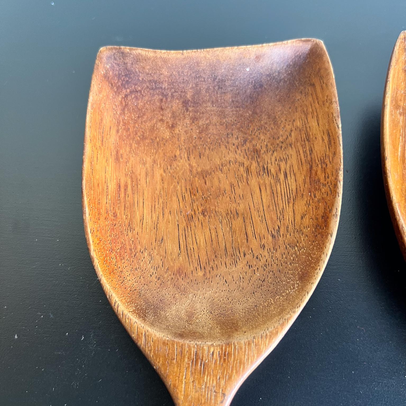 Juego de Servidor de Ensalada de Madera Haitiana de Diseño Modernista en venta 6