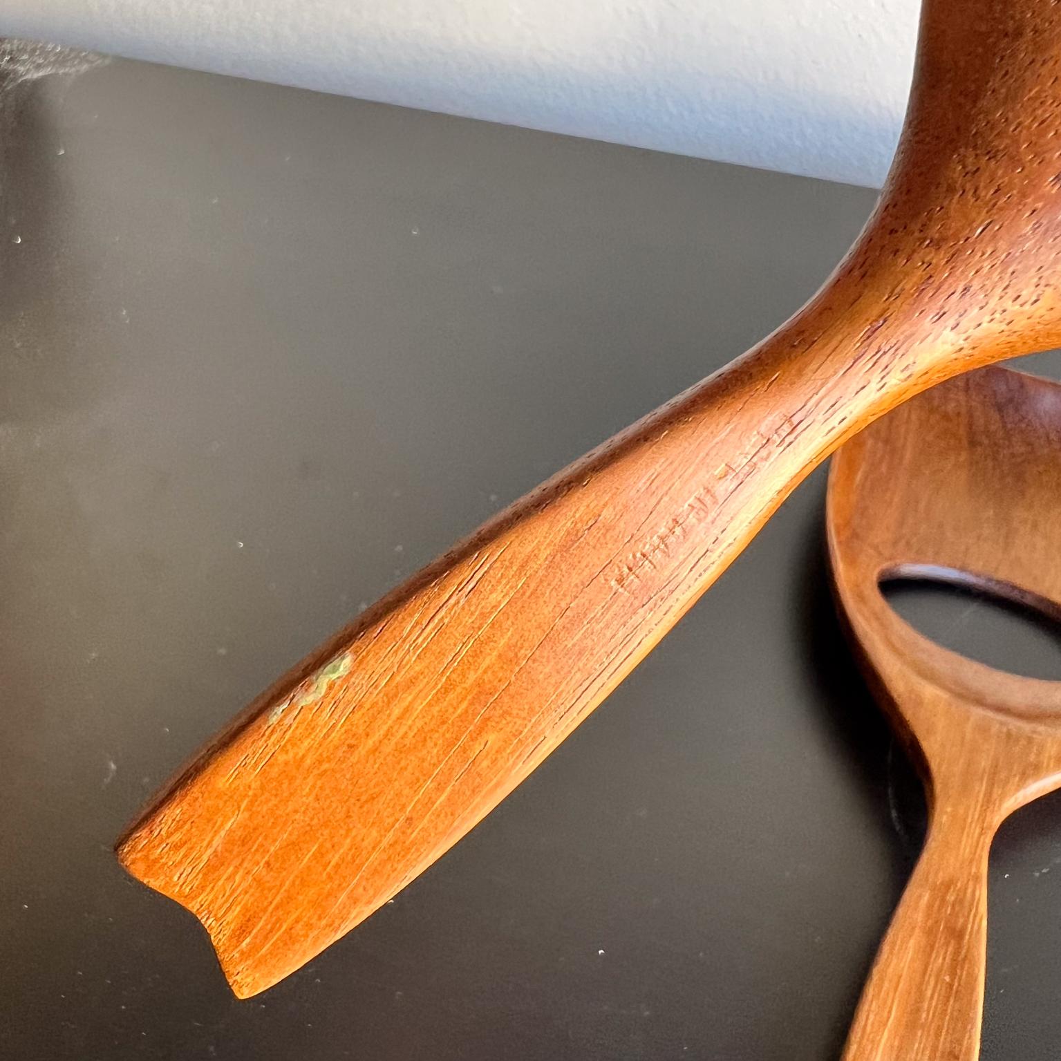 Juego de Servidor de Ensalada de Madera Haitiana de Diseño Modernista siglo XX en venta