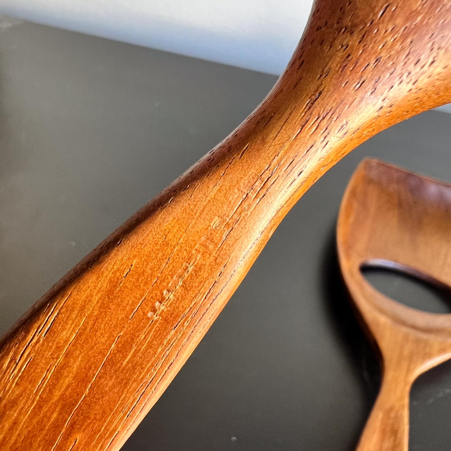 Juego de Servidor de Ensalada de Madera Haitiana de Diseño Modernista en venta 1