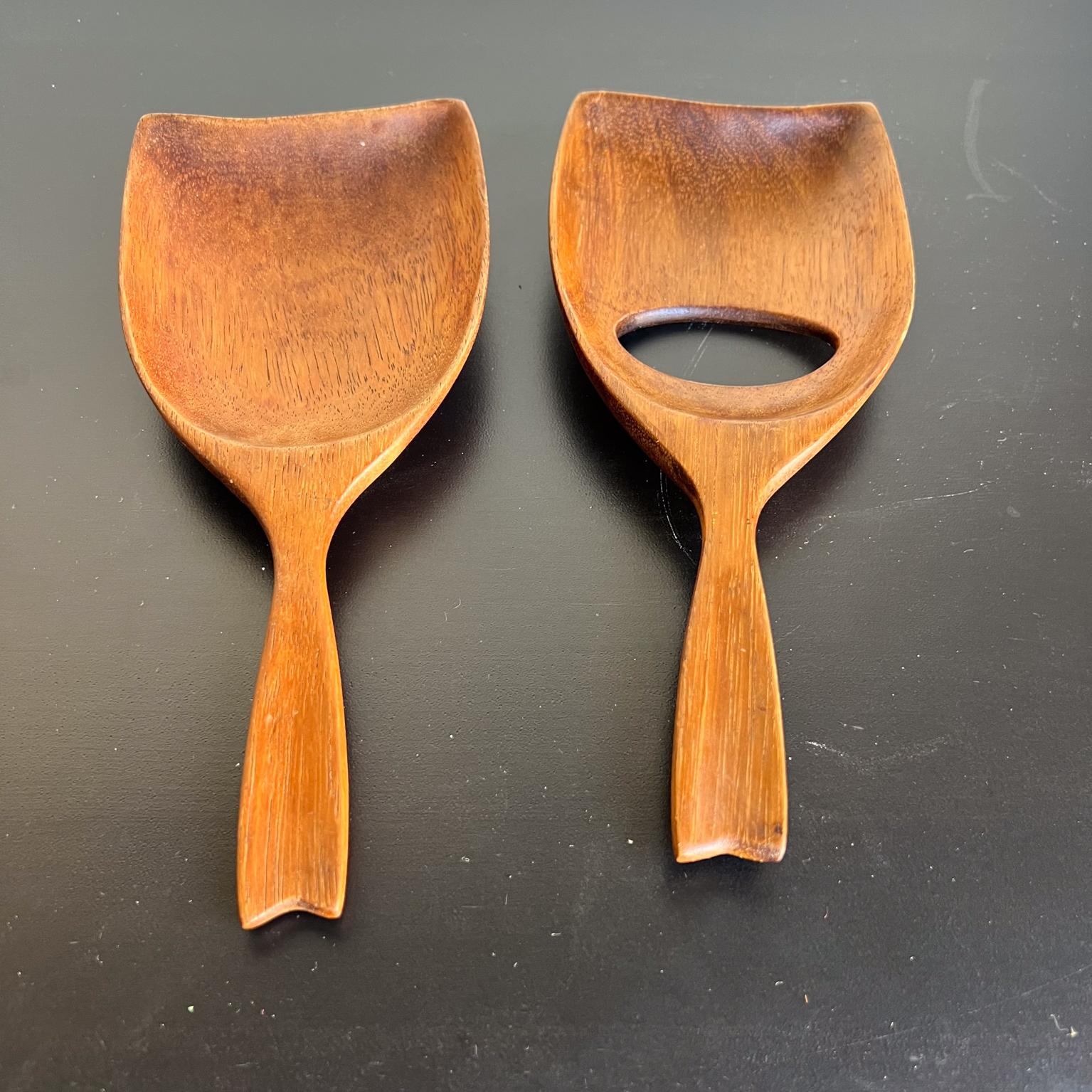Juego de Servidor de Ensalada de Madera Haitiana de Diseño Modernista en venta 3