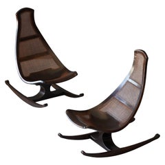 Designer moderniste:: chaises longues à bascule:: canne:: acajou:: 1970