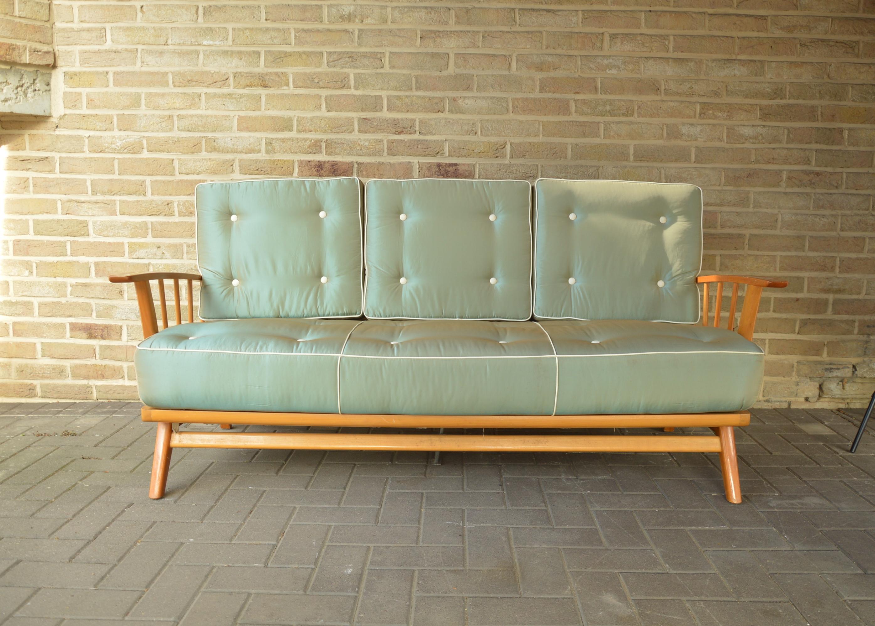 Modernist Designer Vintage Sofa with Foldable Arms, 1960s im Zustand „Gut“ im Angebot in Brussels, BE