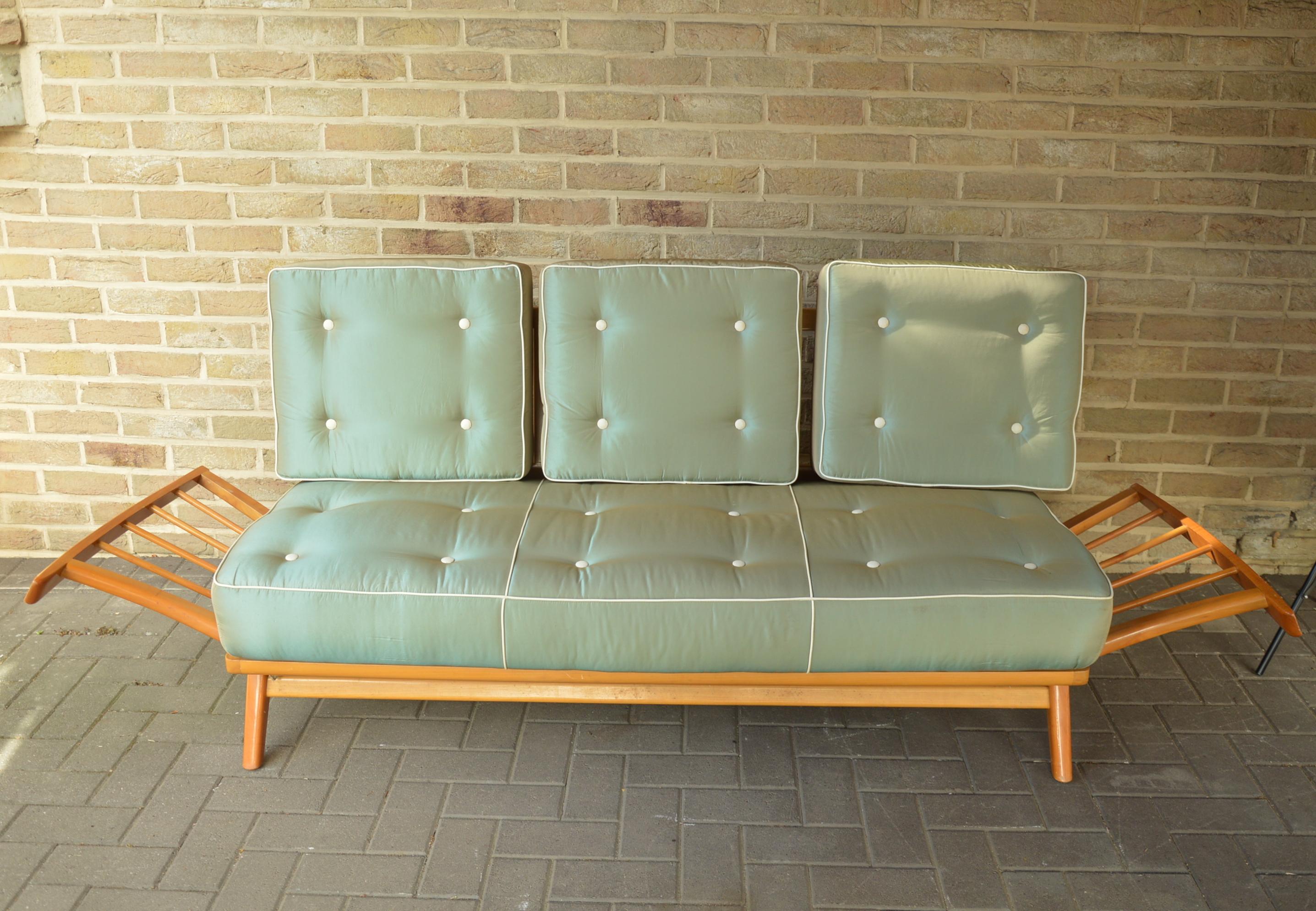 Modernist Designer Vintage Sofa with Foldable Arms, 1960s (Mitte des 20. Jahrhunderts) im Angebot