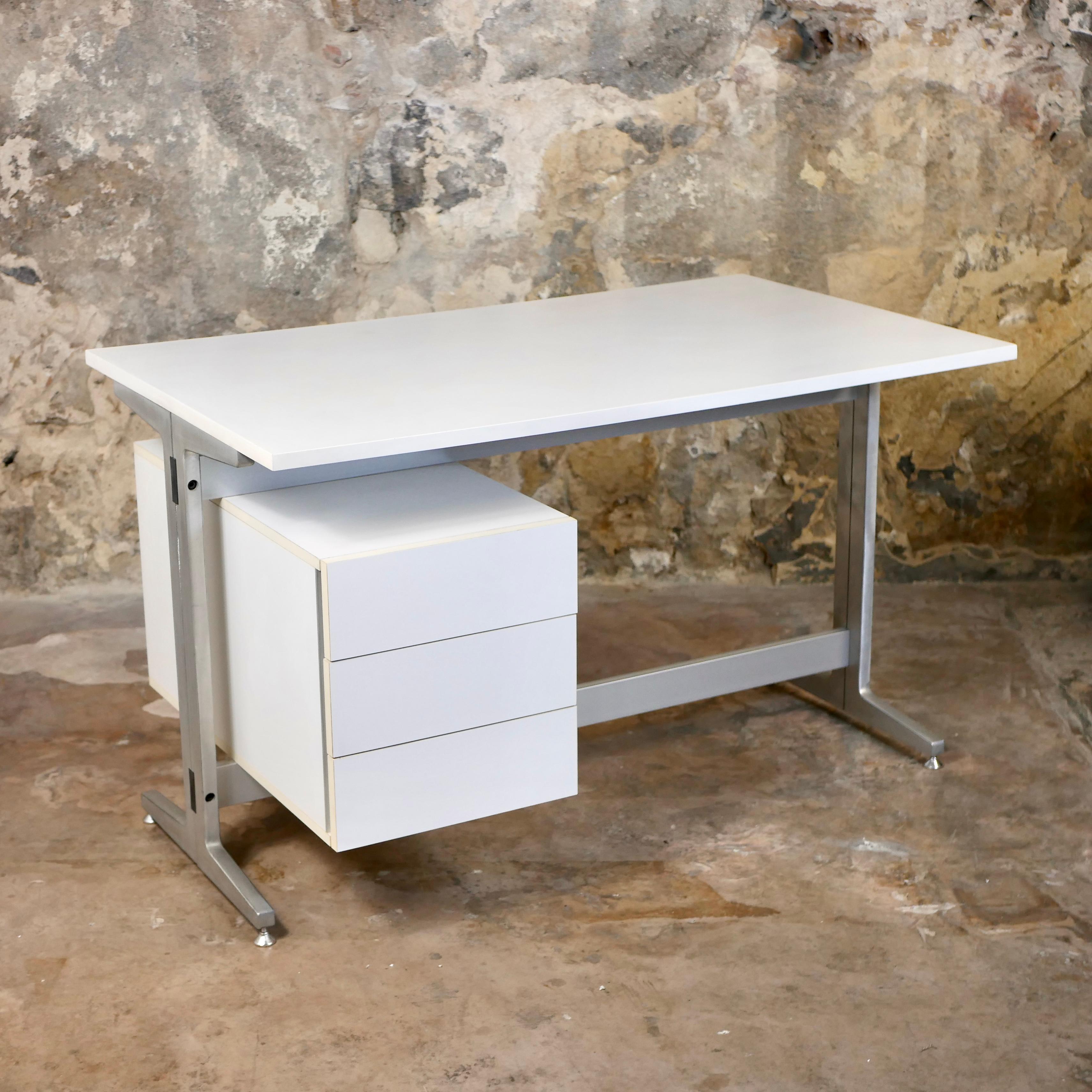 Modernist desk by Etienne Fermigier, France, 1970s In Good Condition For Sale In Lyon, FR