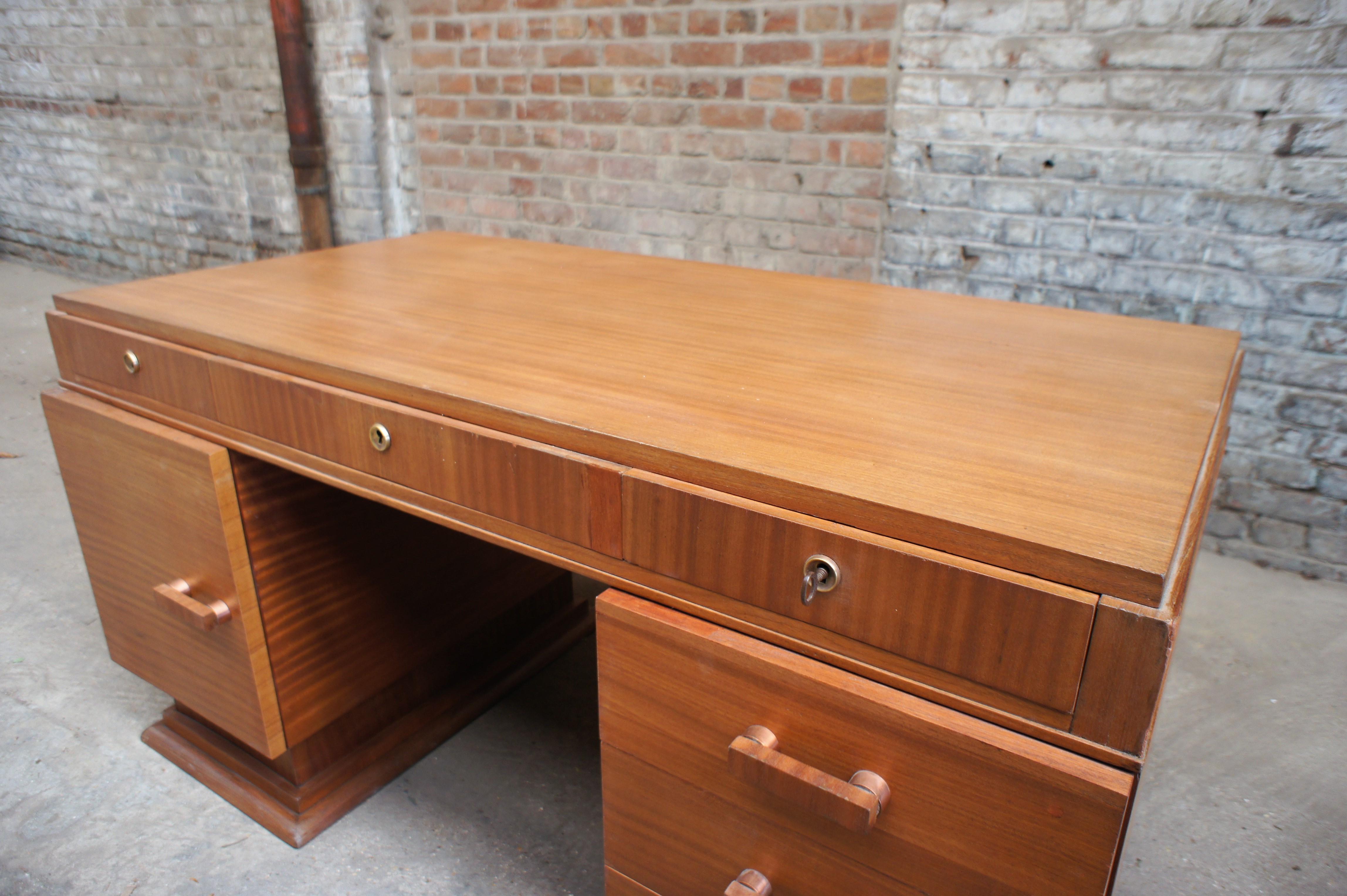 Modernist Desk In Good Condition In Brussels , BE