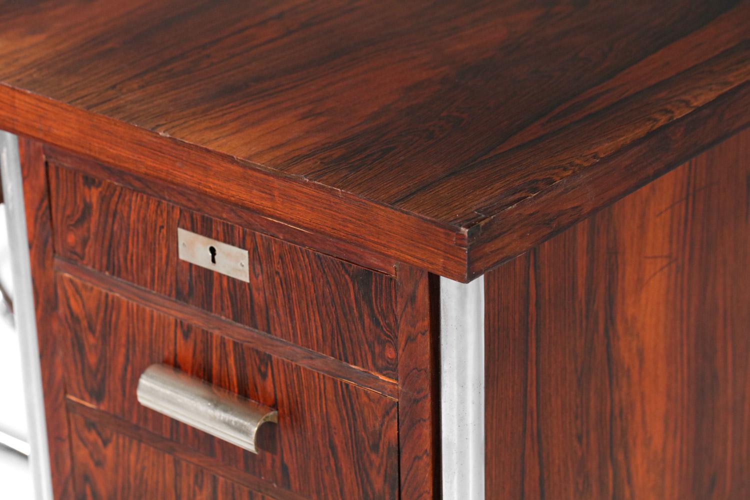 Modernist Desk in Solid Wood 40s / 50s Bauhaus Style Vintage For Sale 2