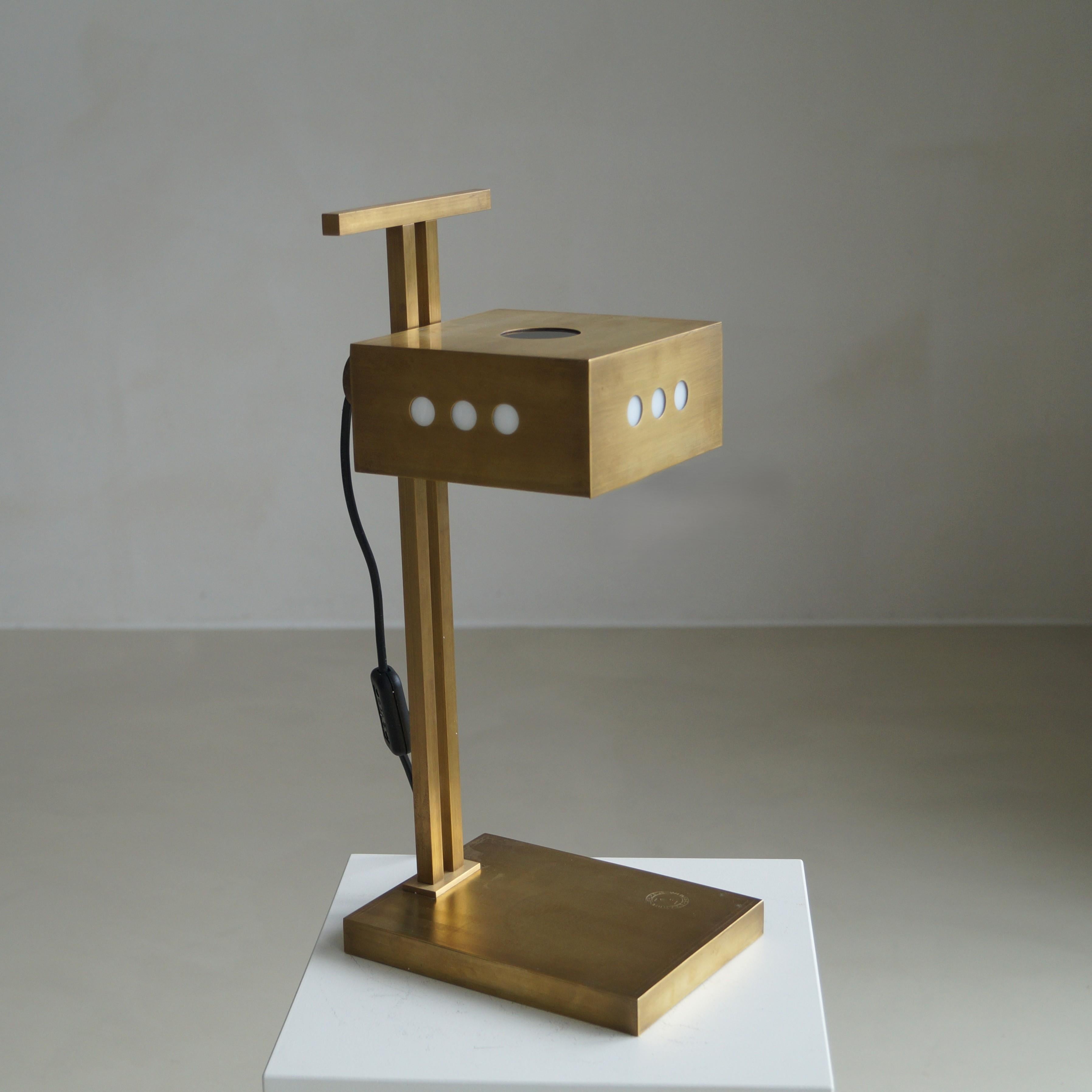Ottone Lampada da scrivania modernista su disegno Bauhaus, anni '70 in vendita