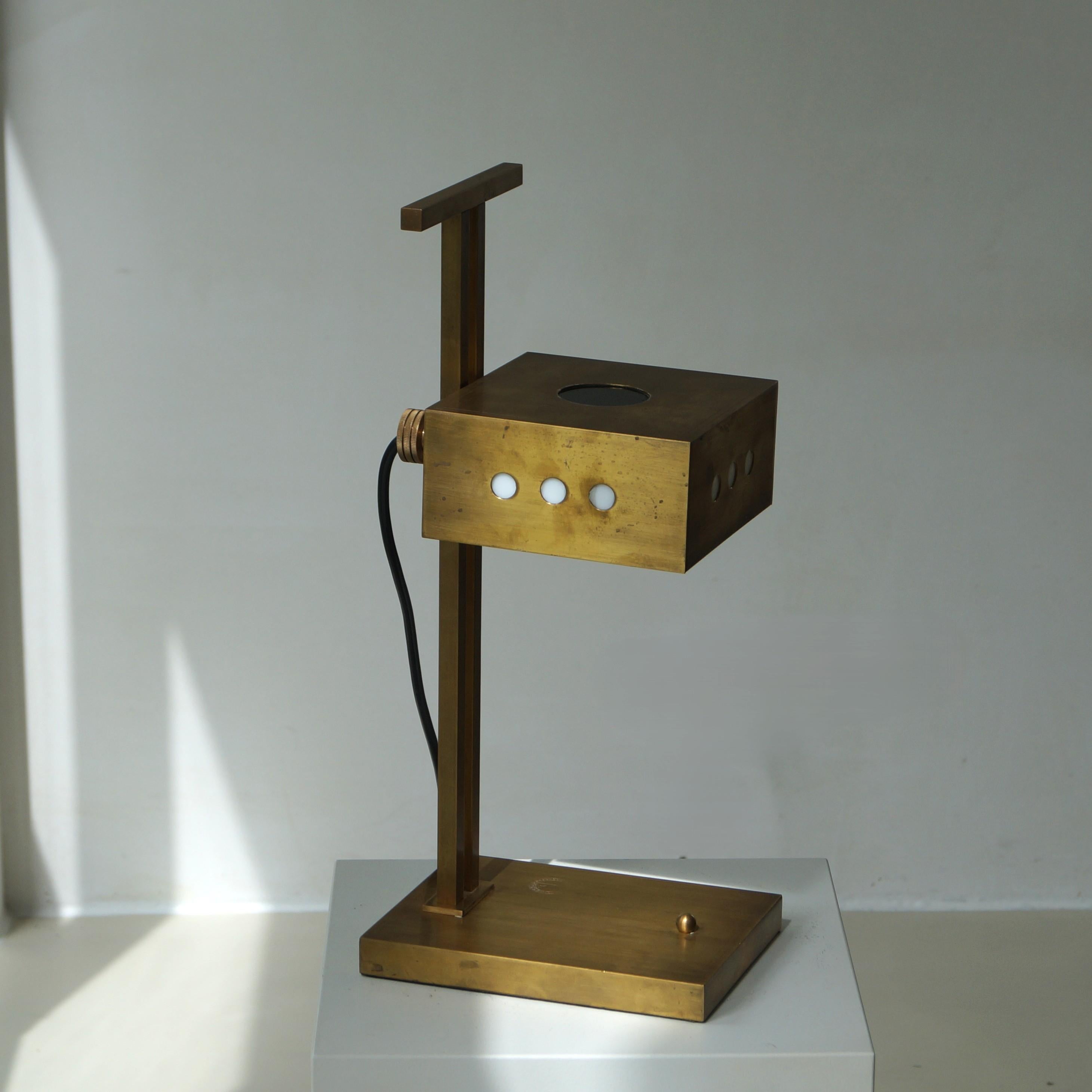 Lampada da scrivania modernista su disegno Bauhaus di Marcel Breuer, anni '70 5