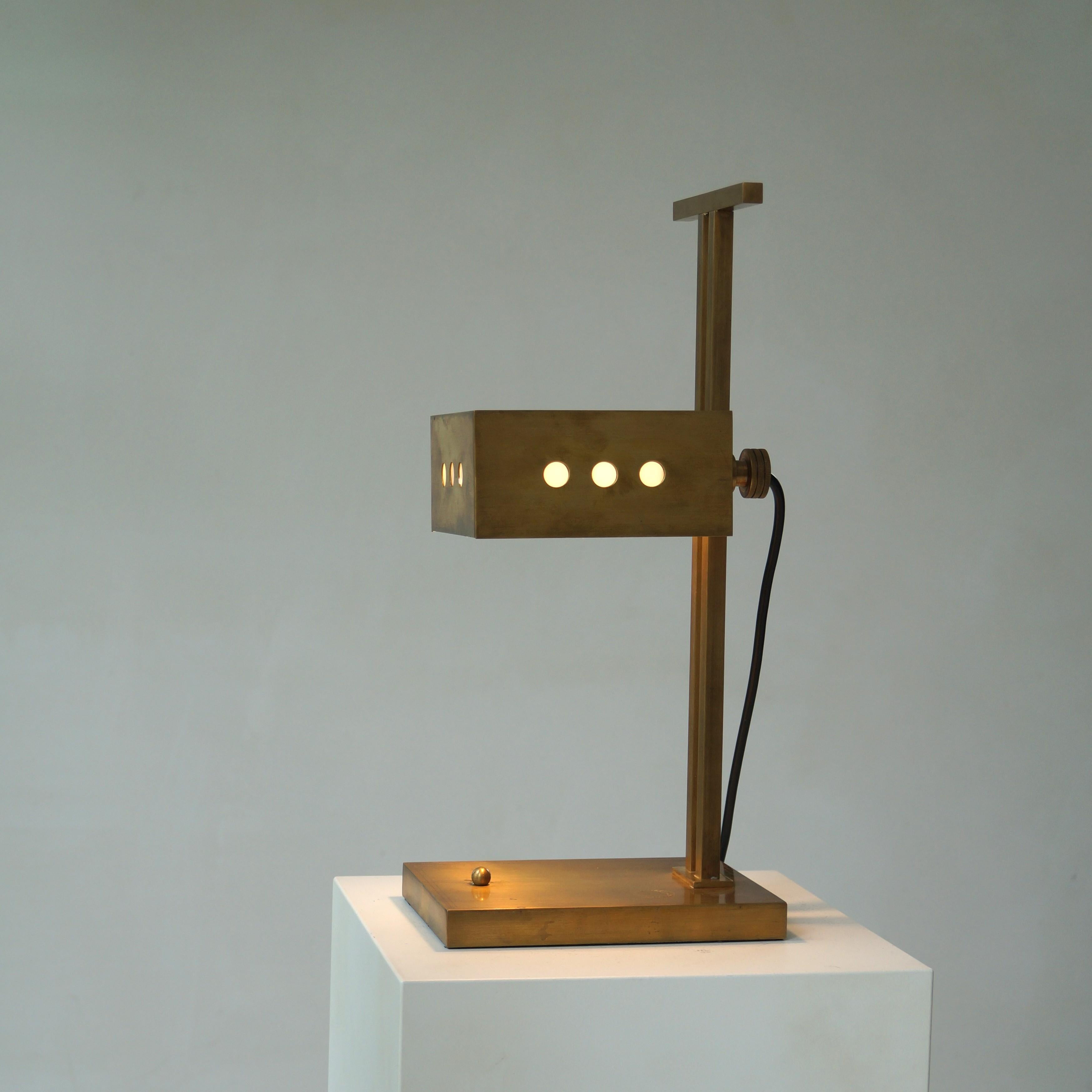 Lampada da scrivania modernista su disegno Bauhaus di Marcel Breuer, anni '70 10