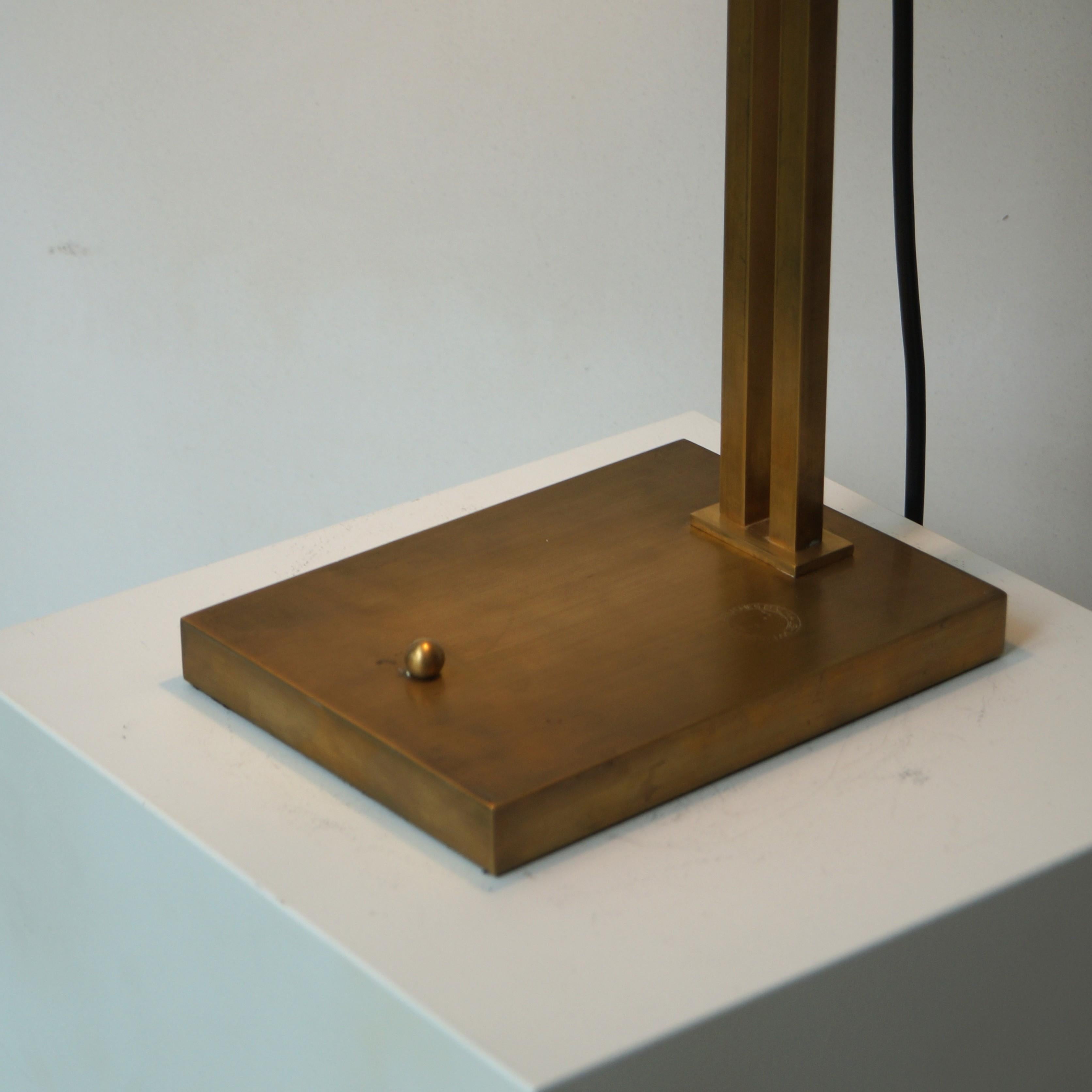 Fine XX secolo Lampada da scrivania modernista su disegno Bauhaus di Marcel Breuer, anni '70