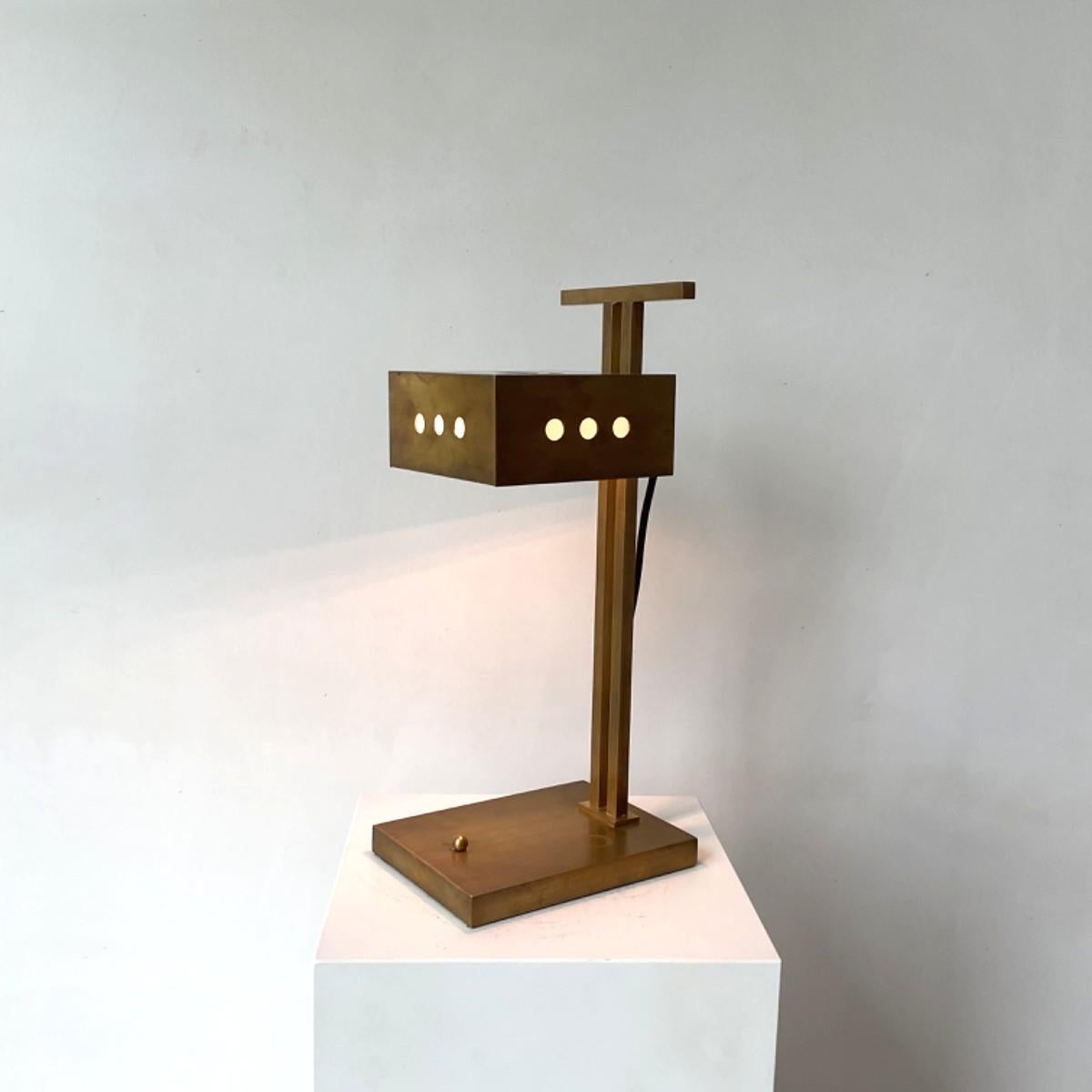Lampada da scrivania modernista su disegno Bauhaus di Marcel Breuer, anni '70 1